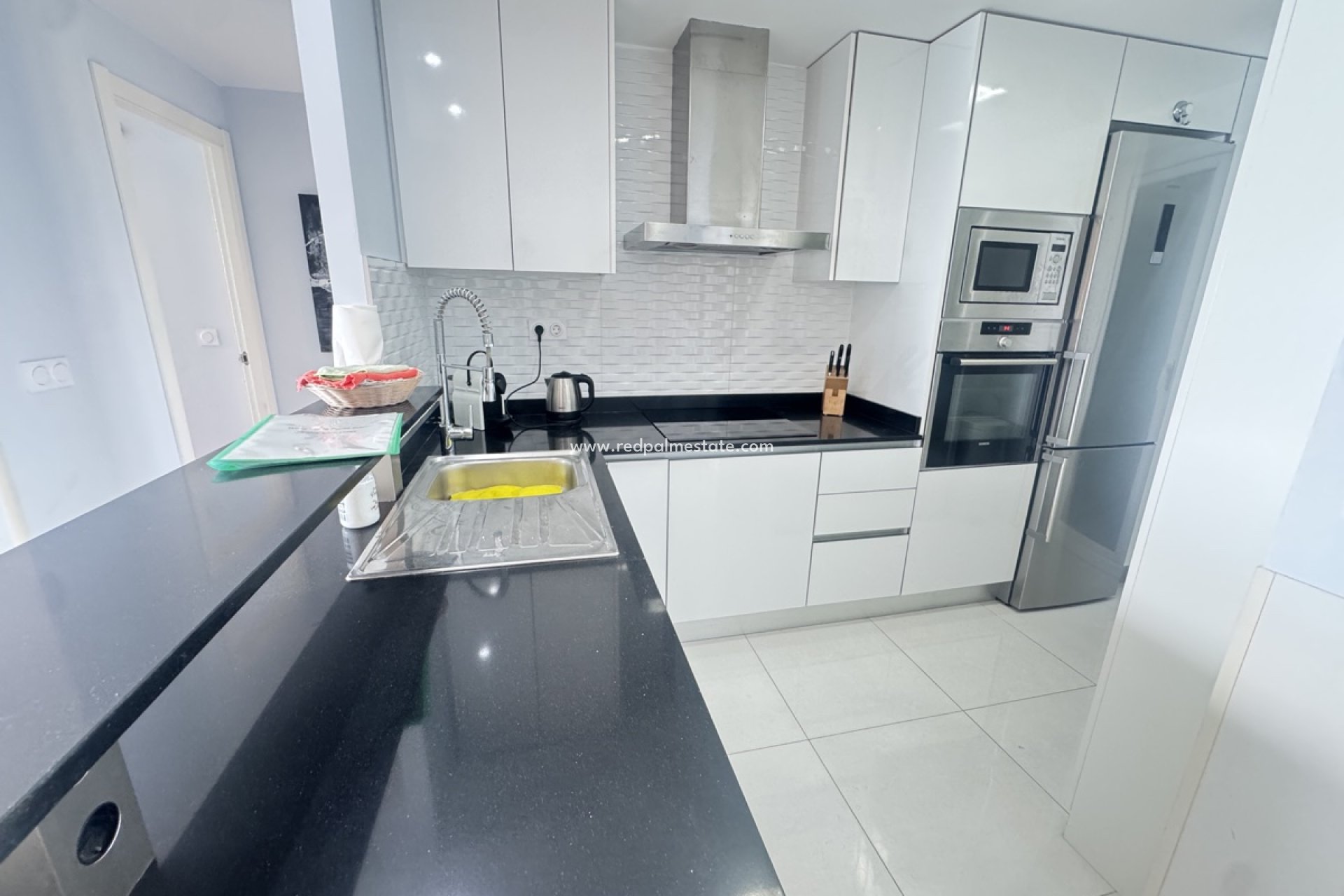 Resale - Apartments -
Torrevieja - Punta prima