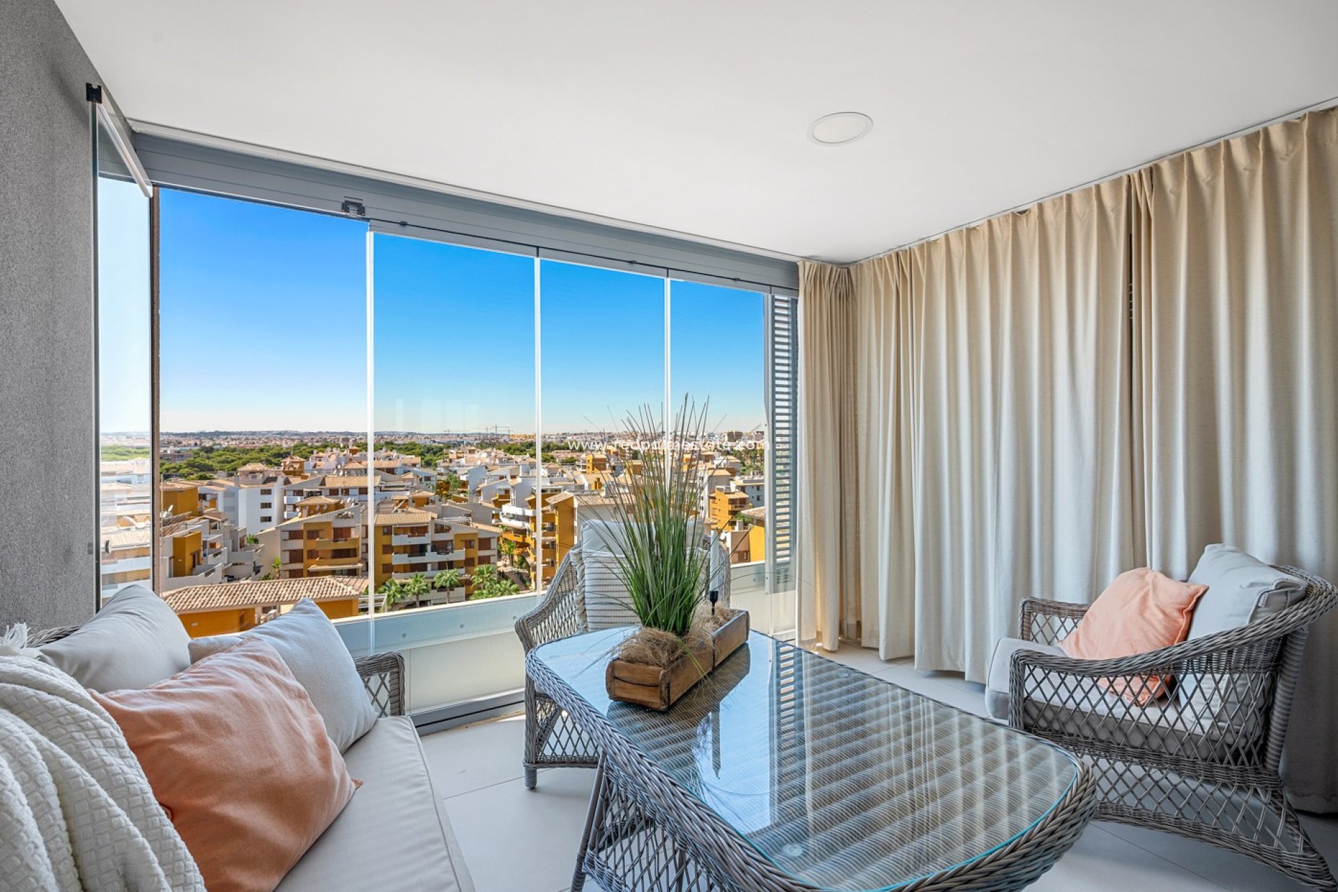 Resale - Apartments -
Torrevieja - Punta prima