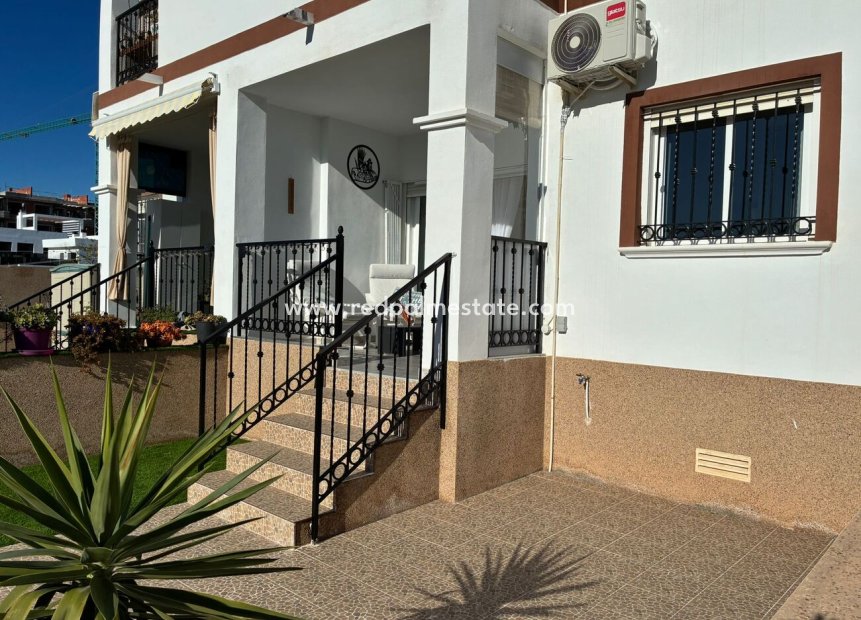 Resale - Apartments -
Torrevieja - Punta prima