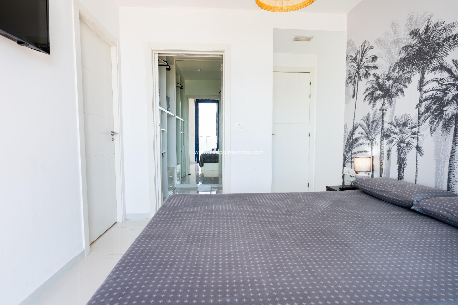 Resale - Apartments -
Torrevieja - Punta prima