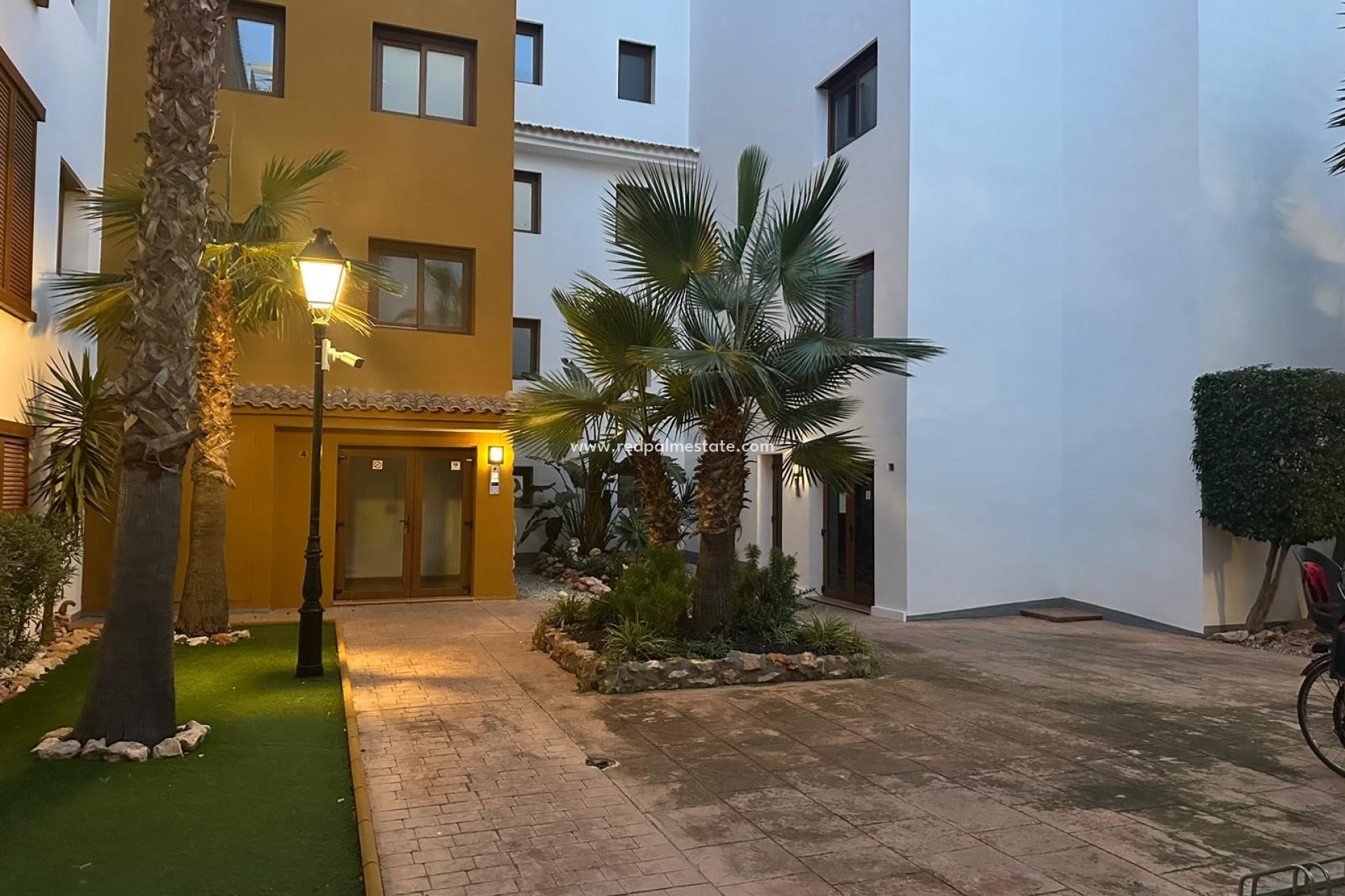 Resale - Apartments -
Torrevieja - Punta prima