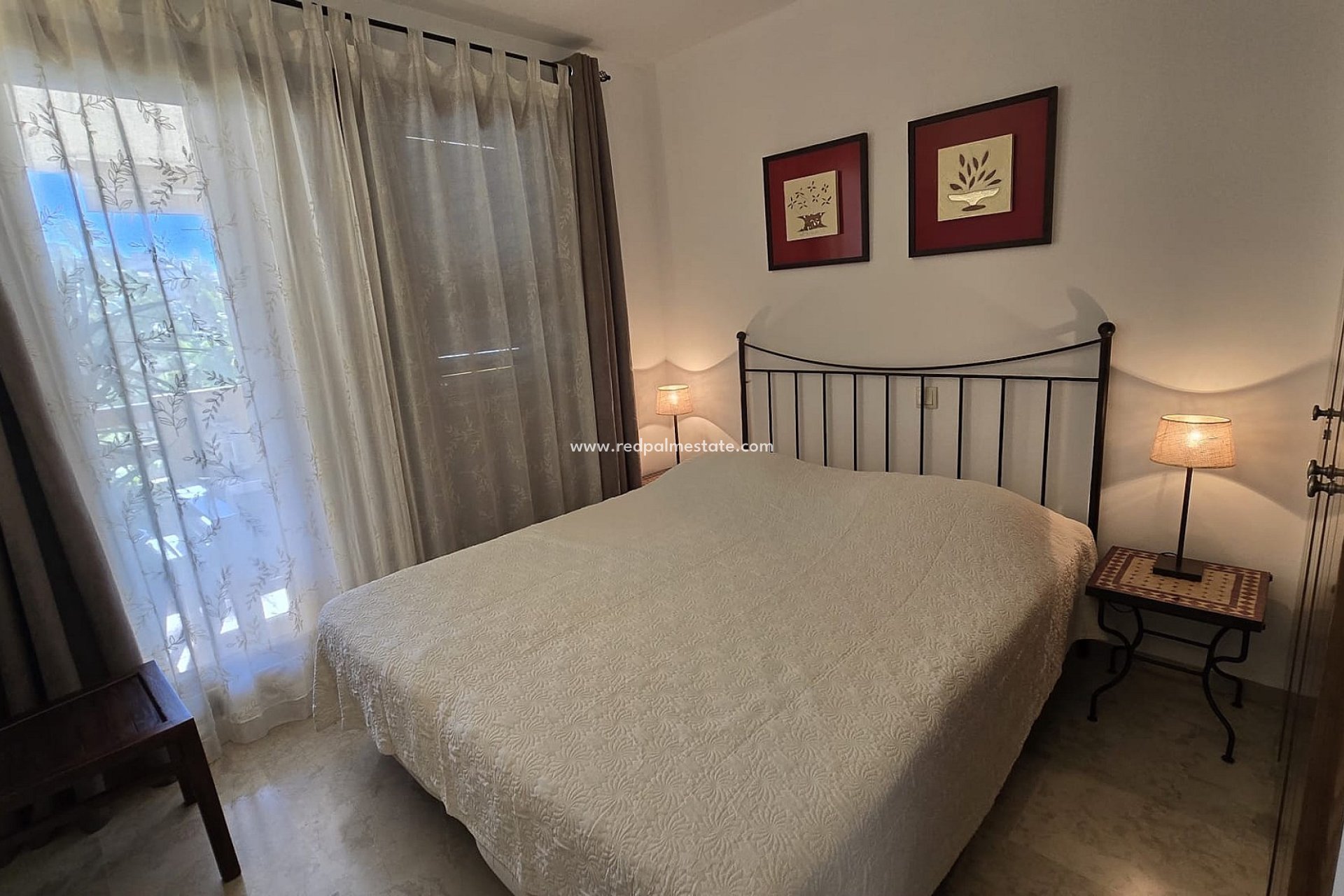 Resale - Apartments -
Torrevieja - Punta prima