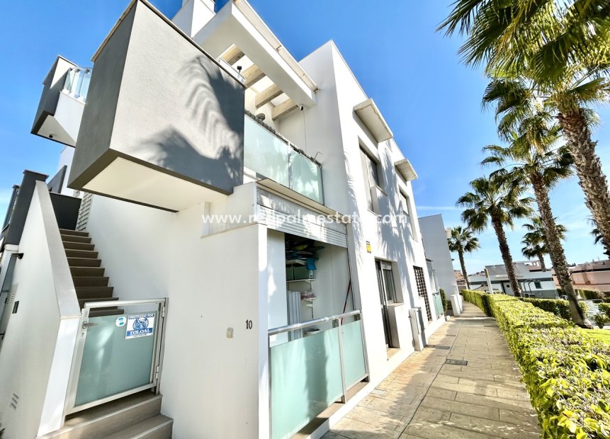 Resale - Apartments -
Torrevieja - Punta prima