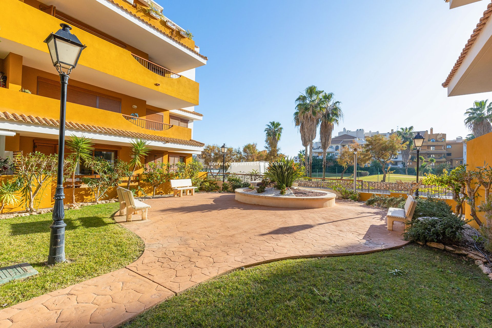 Resale - Apartments -
Torrevieja - Punta prima