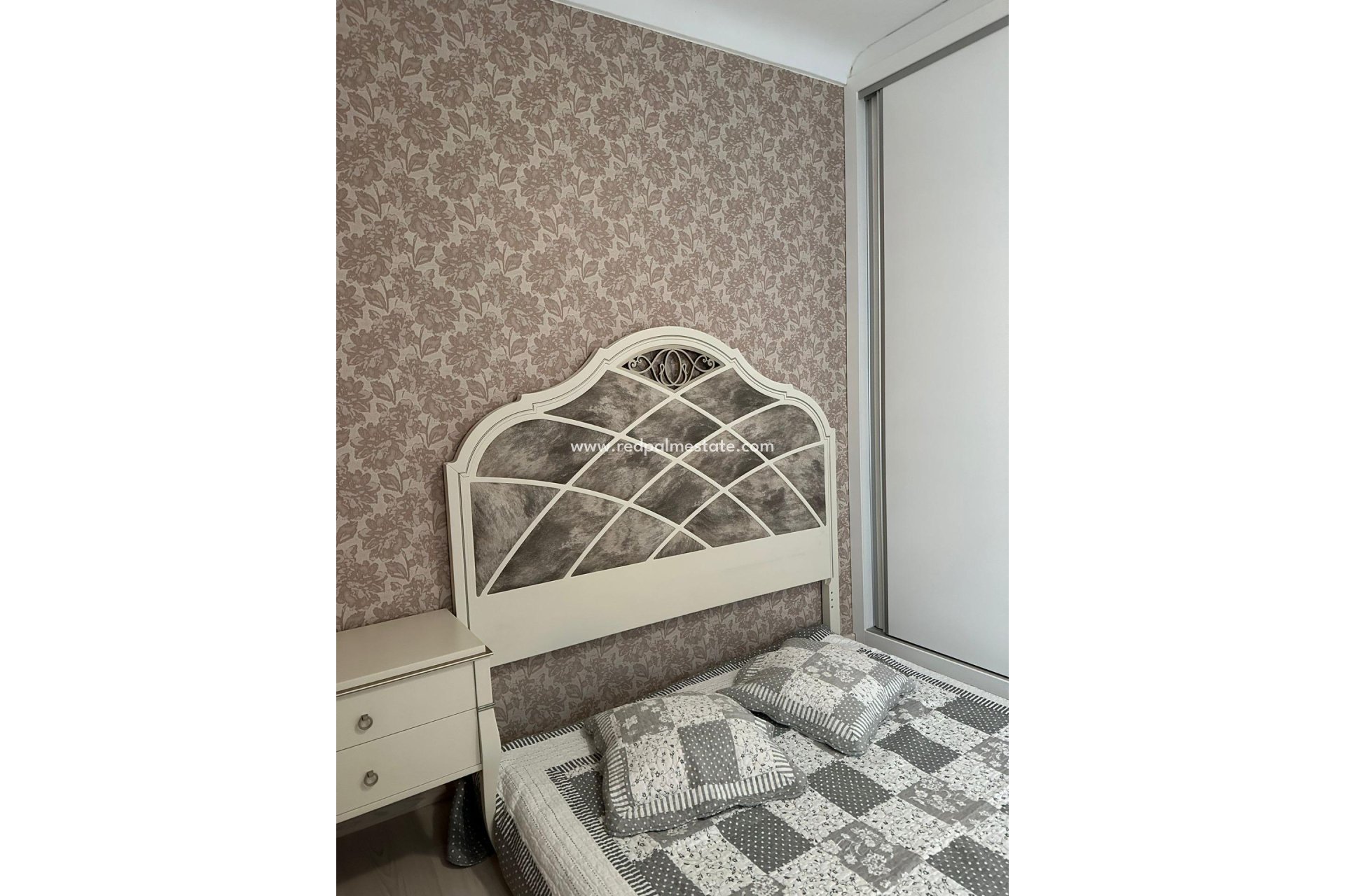 Resale - Apartments -
Torrevieja