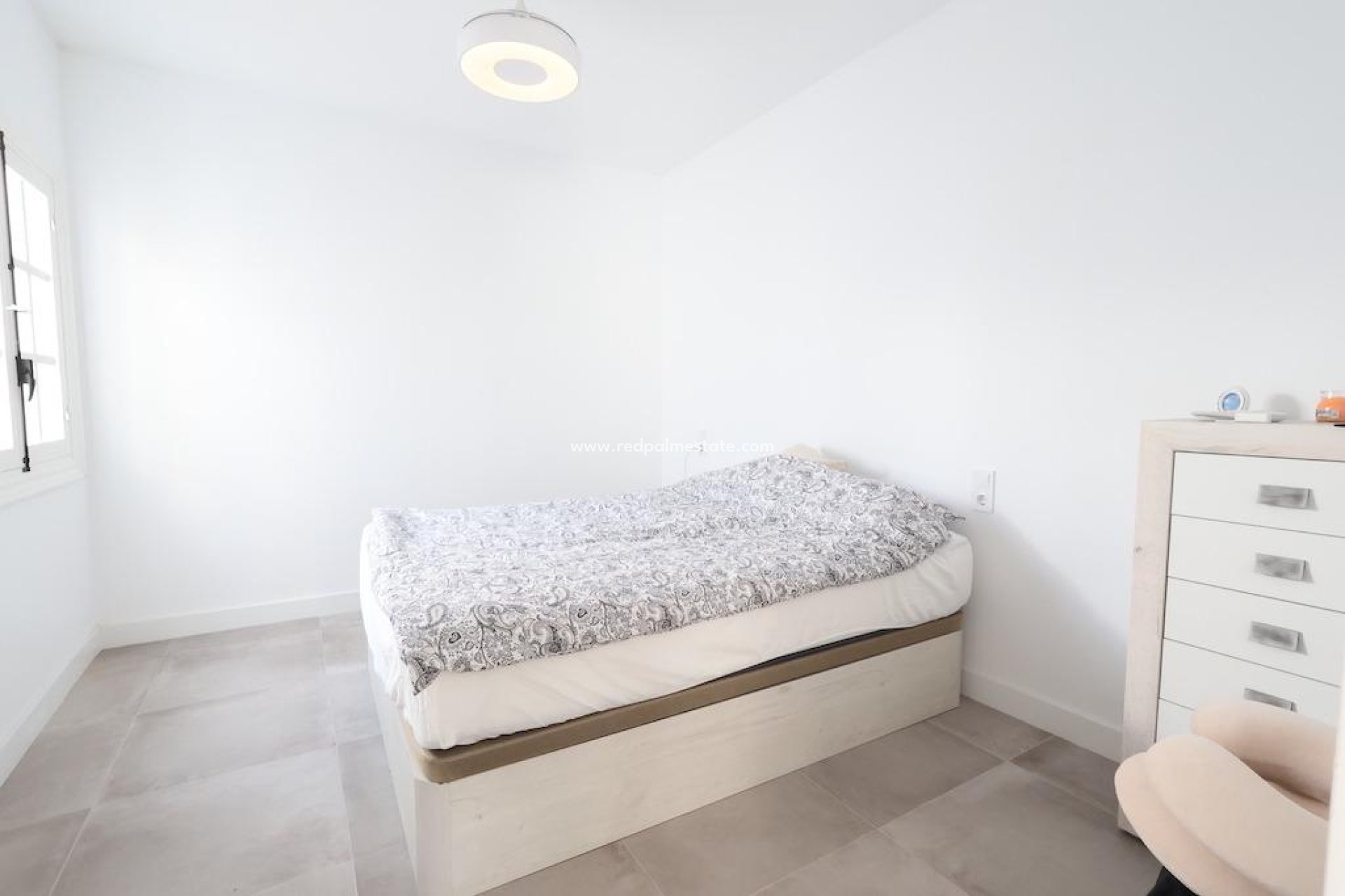 Resale - Bungalow -
Benijofar