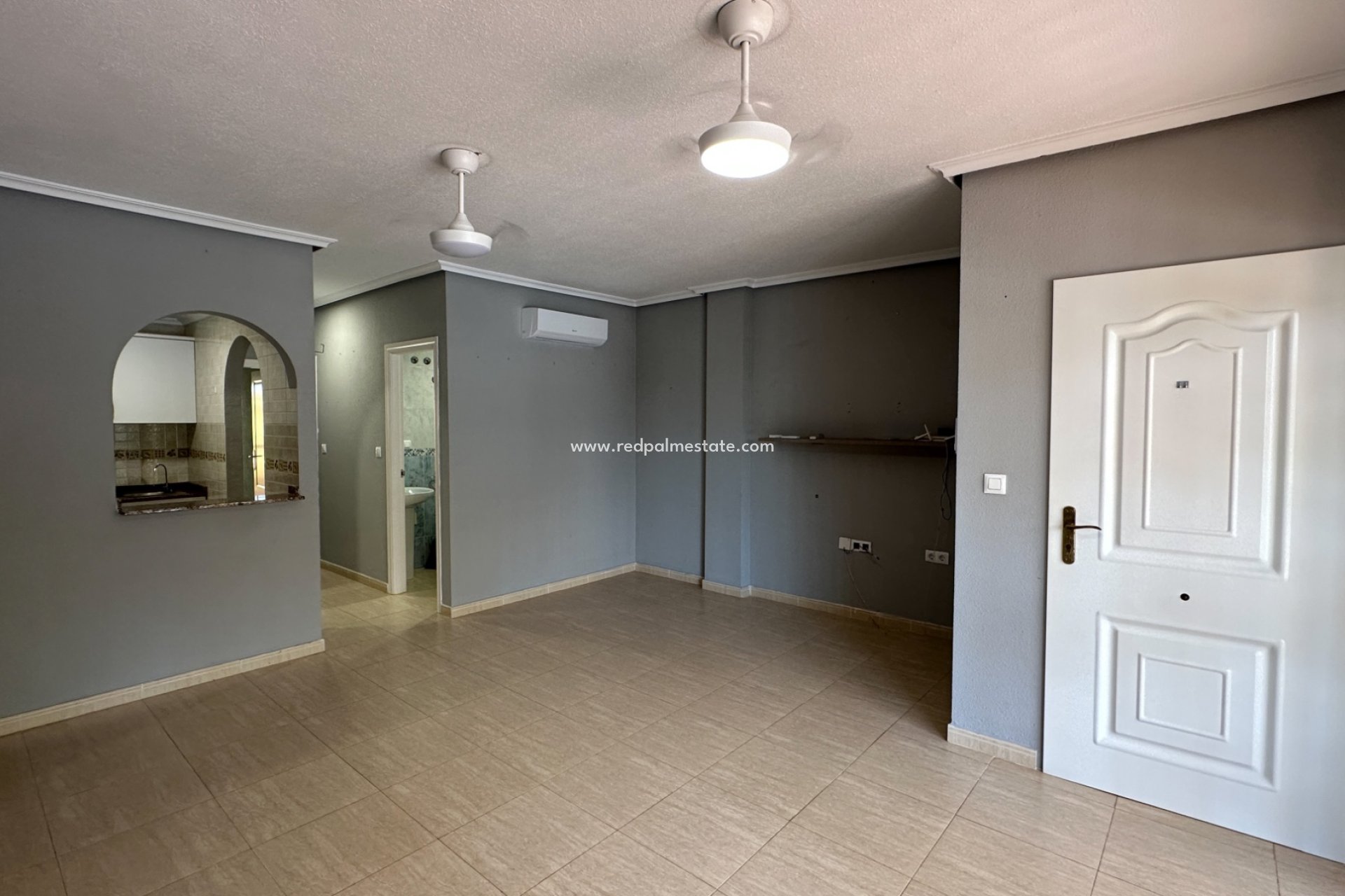 Resale - Bungalow -
Daya Nueva - Costa Blanca