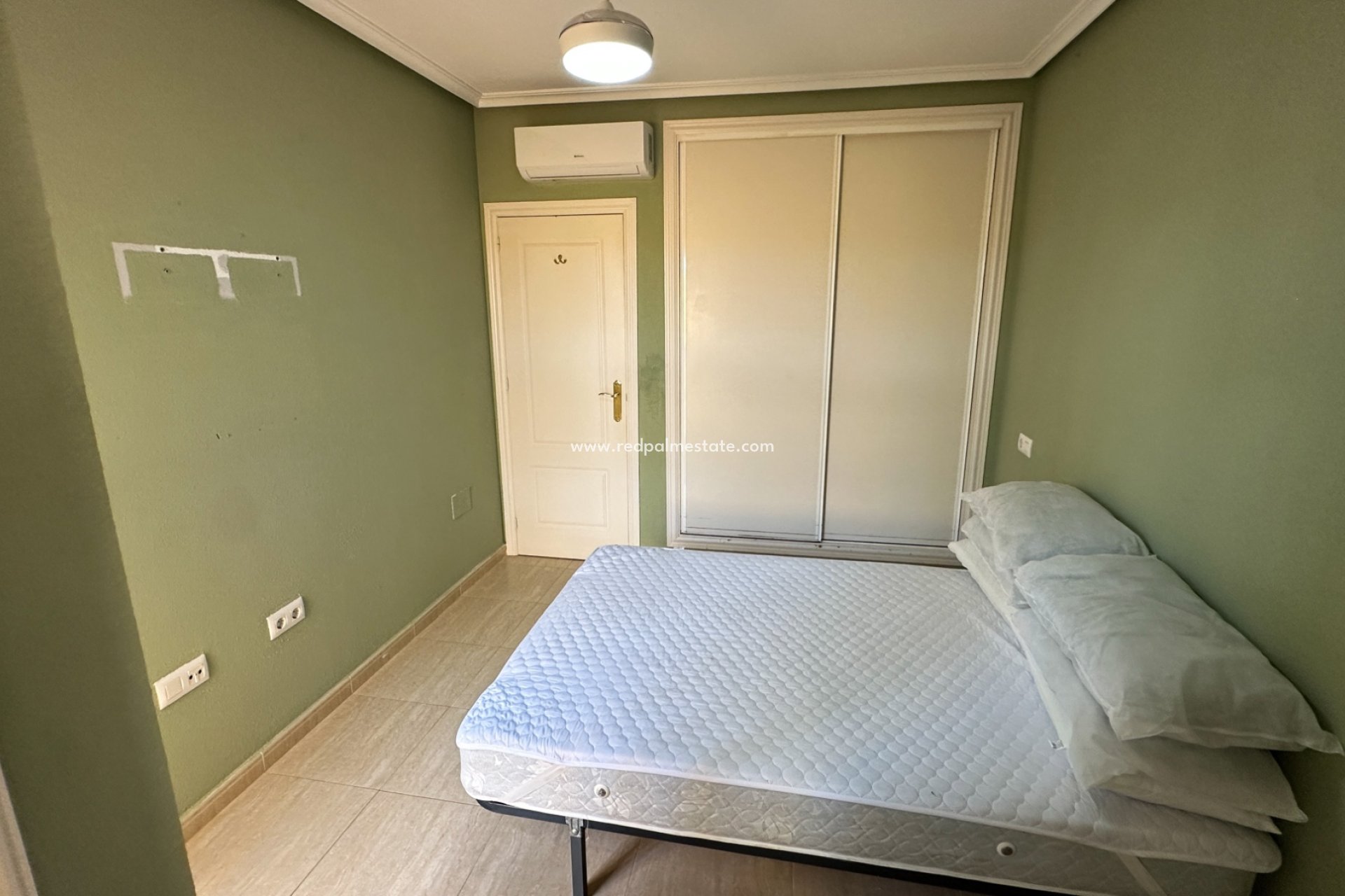 Resale - Bungalow -
Daya Nueva - Costa Blanca