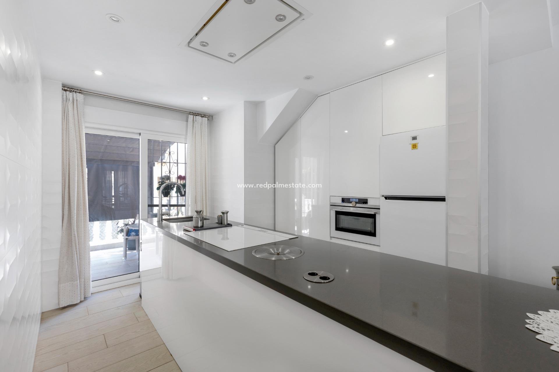 Resale - Bungalow -
Guardamar del Segura - Urbanizaciones