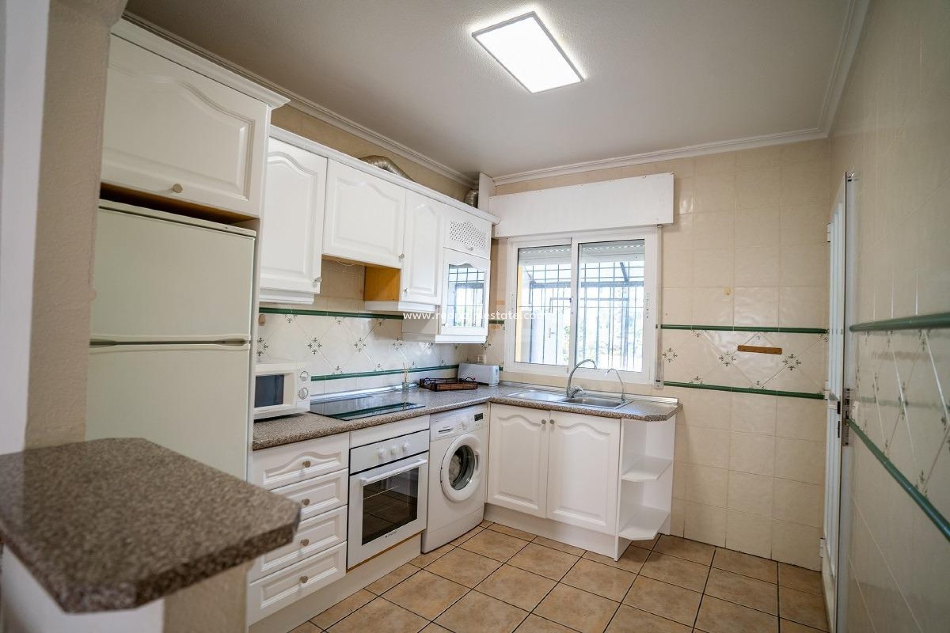 Resale - Bungalow -
Orihuela Costa - Cabo Roig