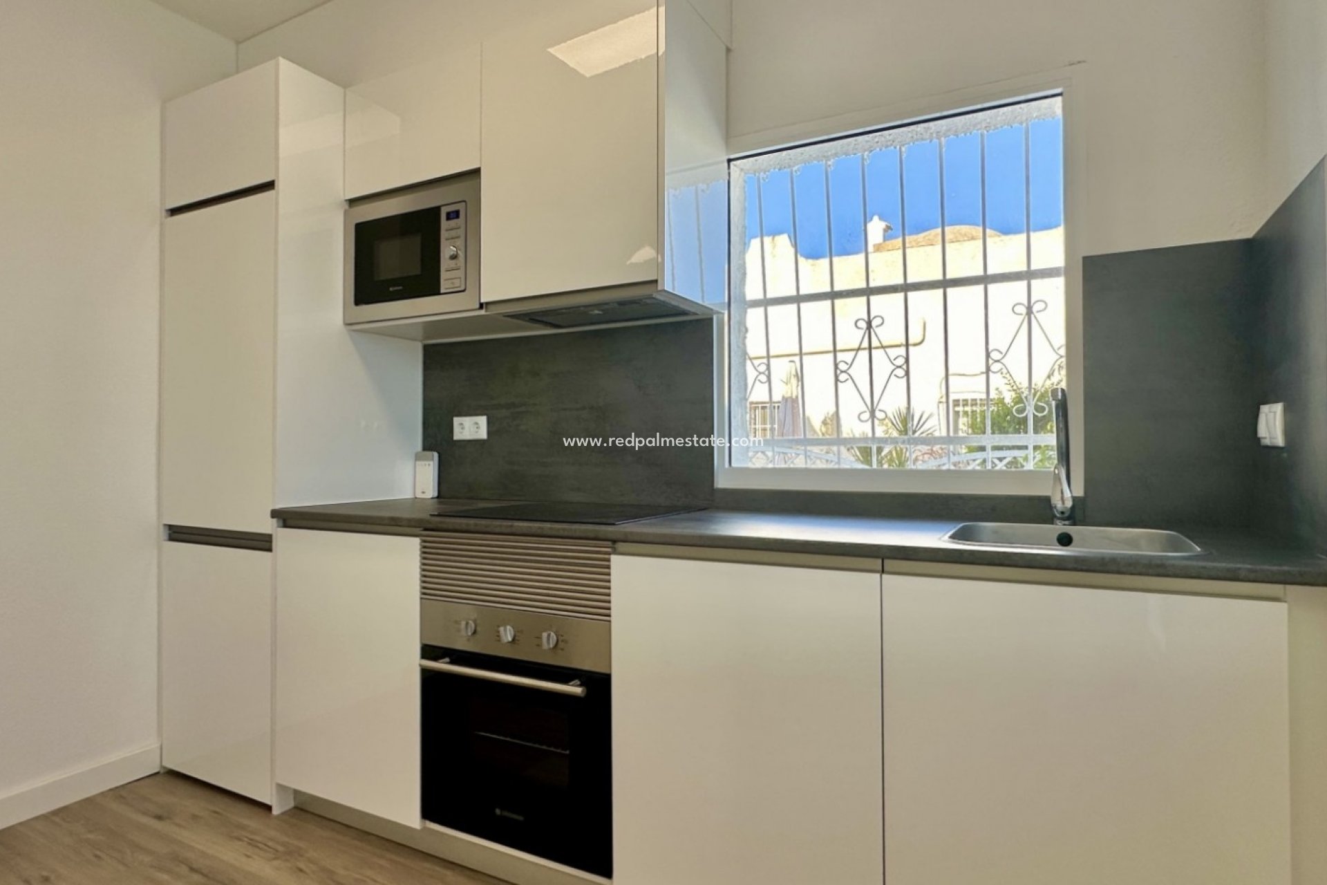 Resale - Bungalow -
Orihuela Costa - Costa Blanca