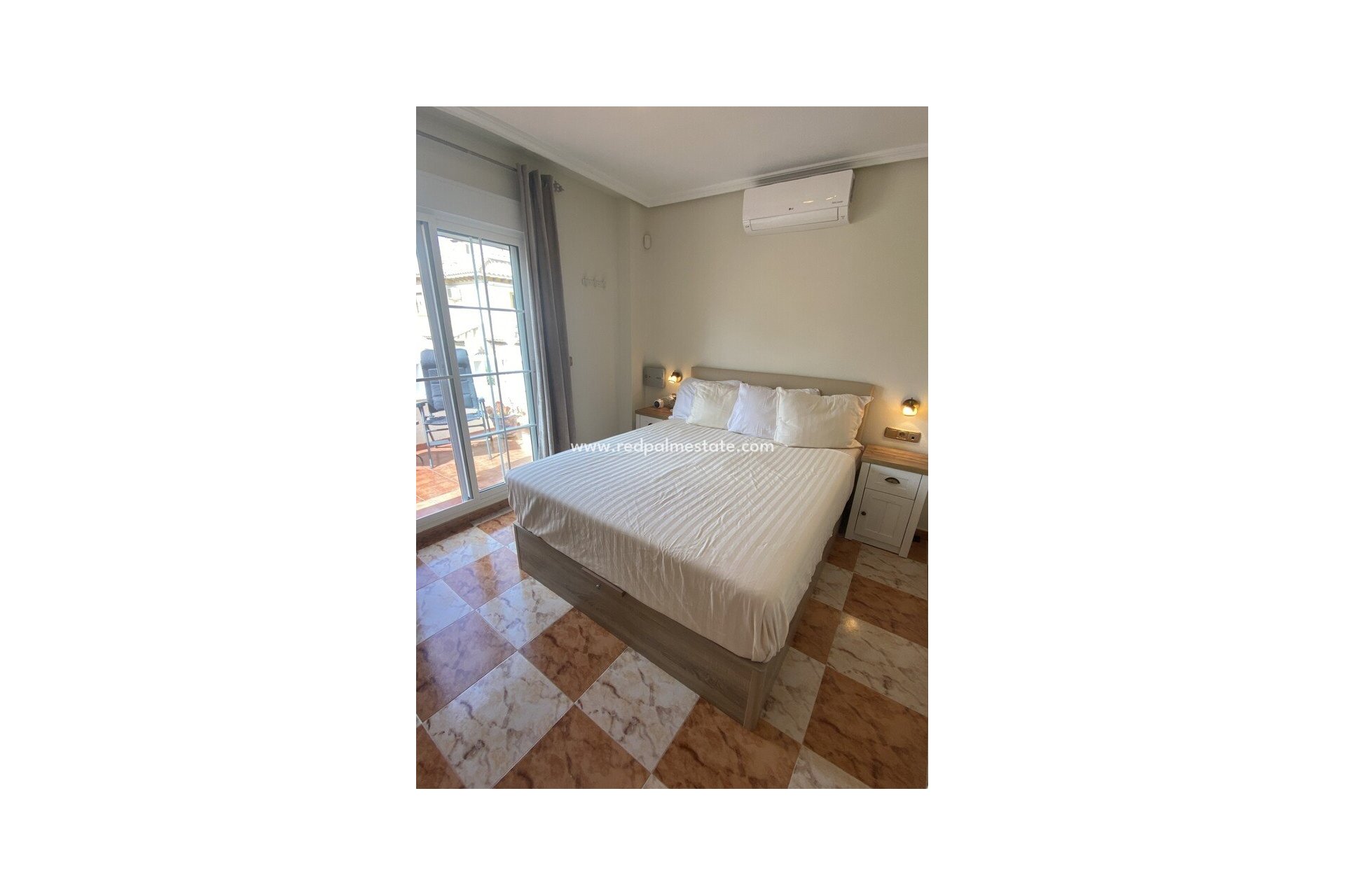 Resale - Bungalow -
Orihuela Costa - Costa Blanca