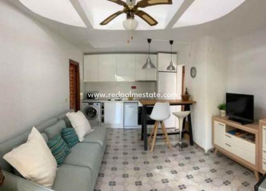 Resale - Bungalow -
Orihuela Costa - Inland