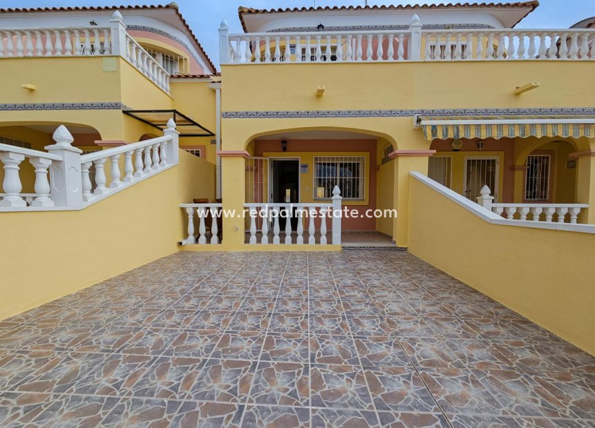 Resale - Bungalow -
Orihuela Costa - Inland