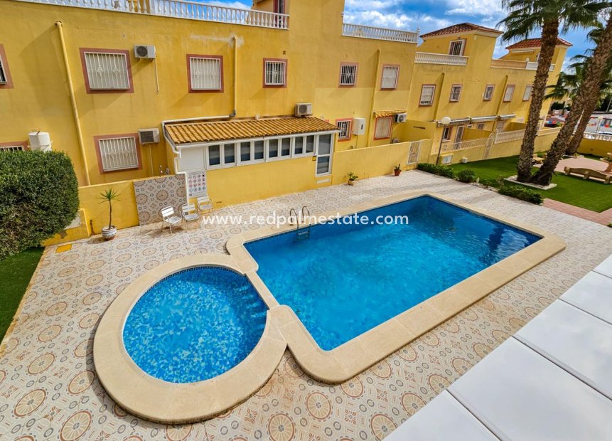 Resale - Bungalow -
Orihuela Costa - Inland