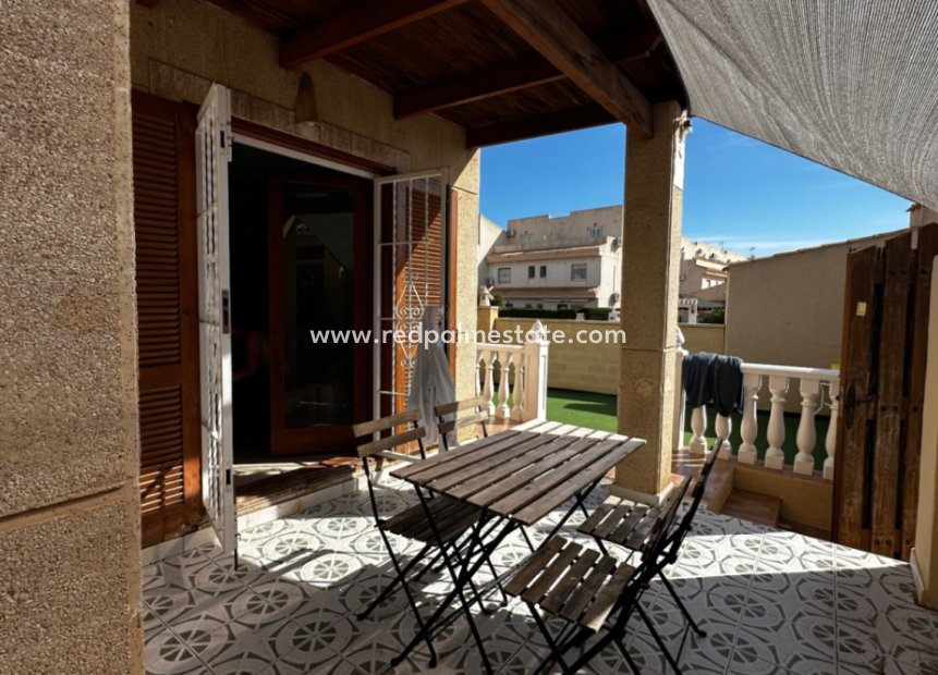 Resale - Bungalow -
Orihuela Costa - Inland