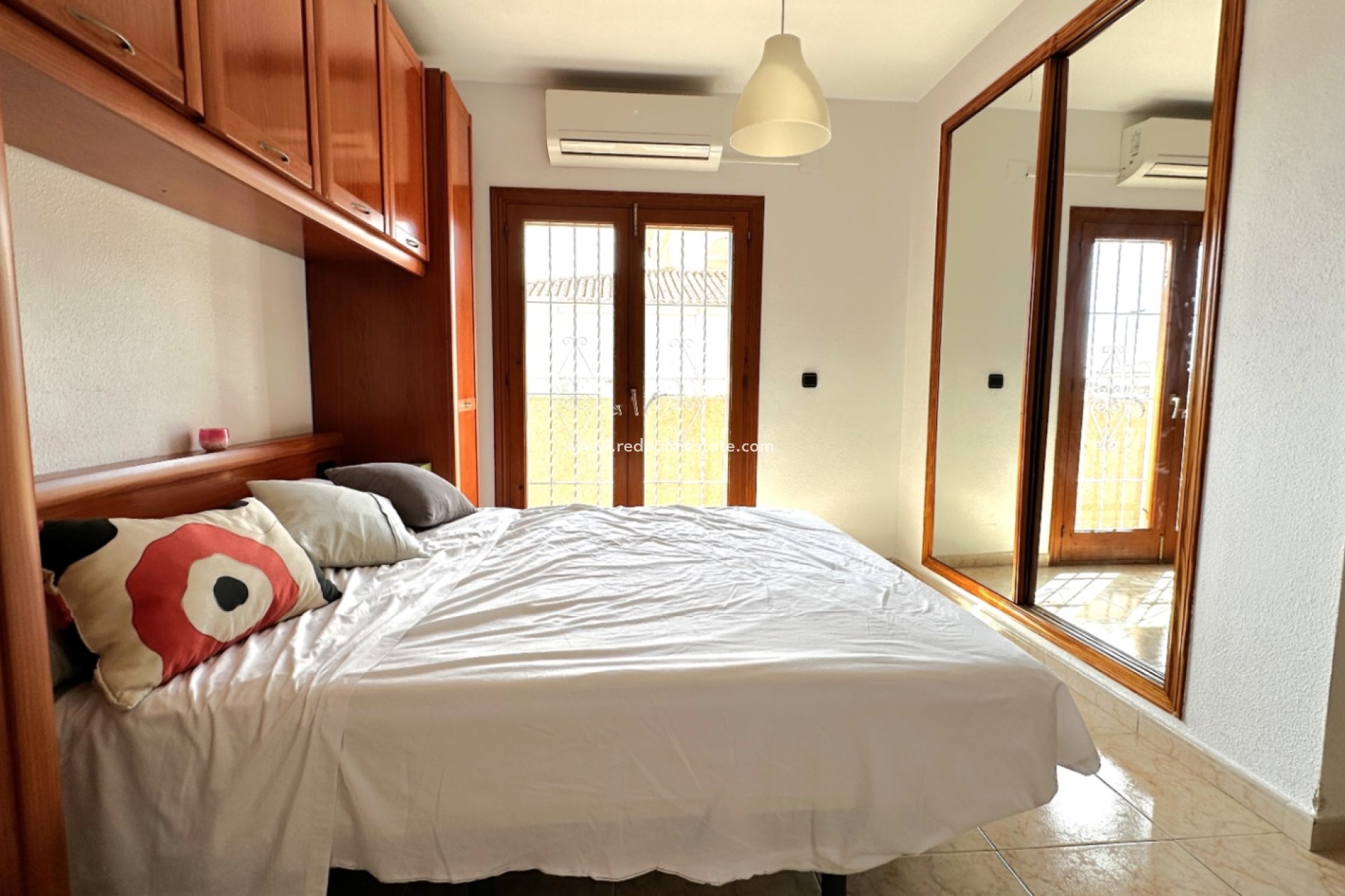 Resale - Bungalow -
Orihuela Costa - Inland