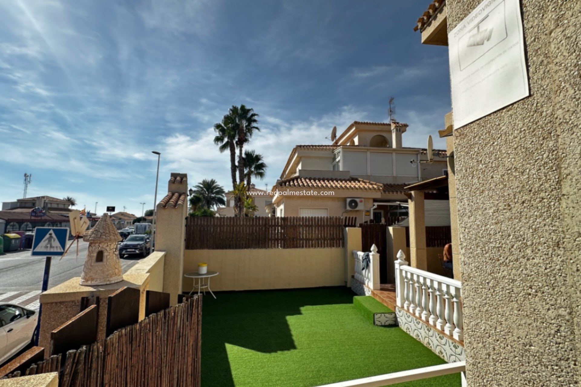 Resale - Bungalow -
Orihuela Costa - Inland