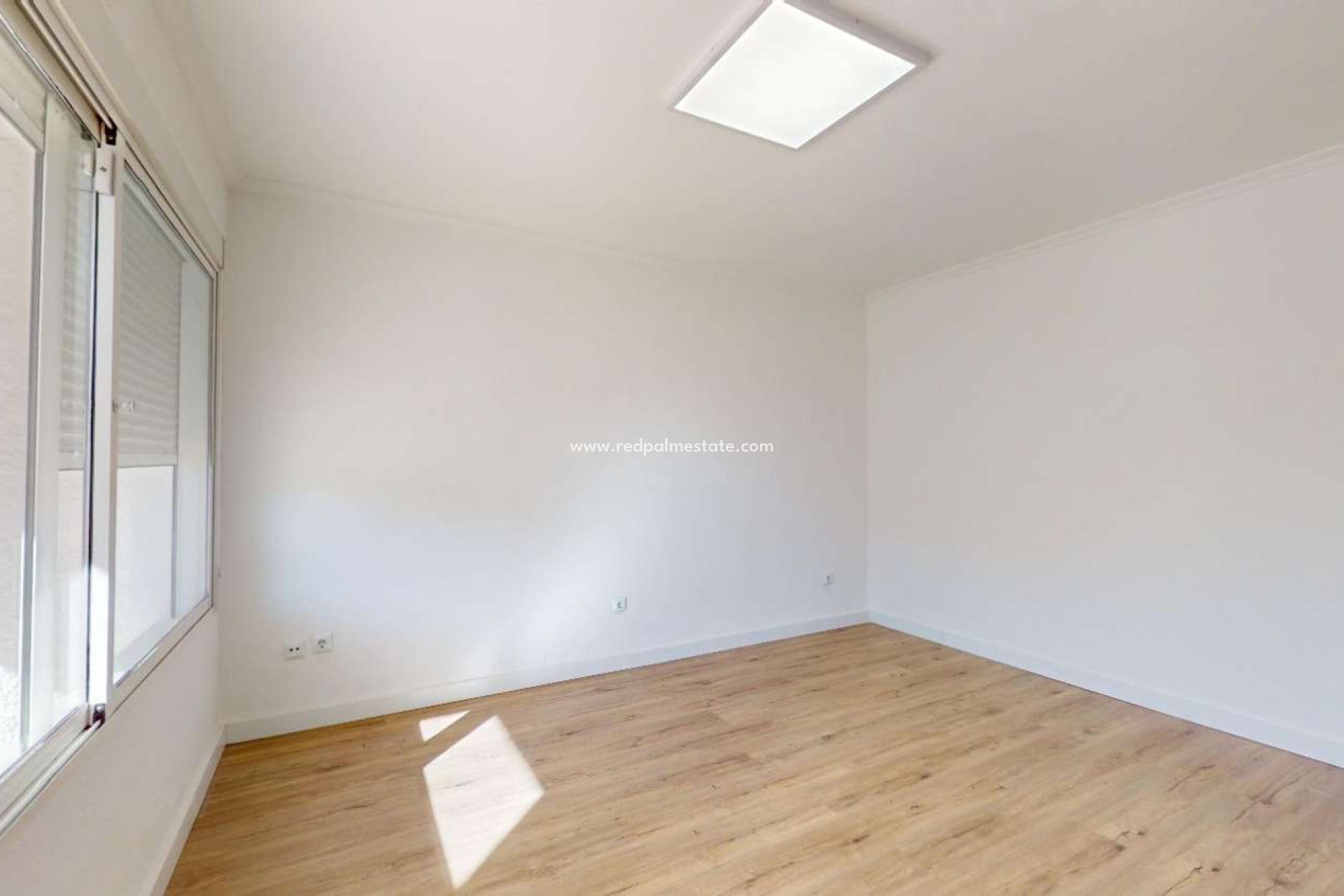 Resale - Bungalow -
Orihuela Costa - Inland