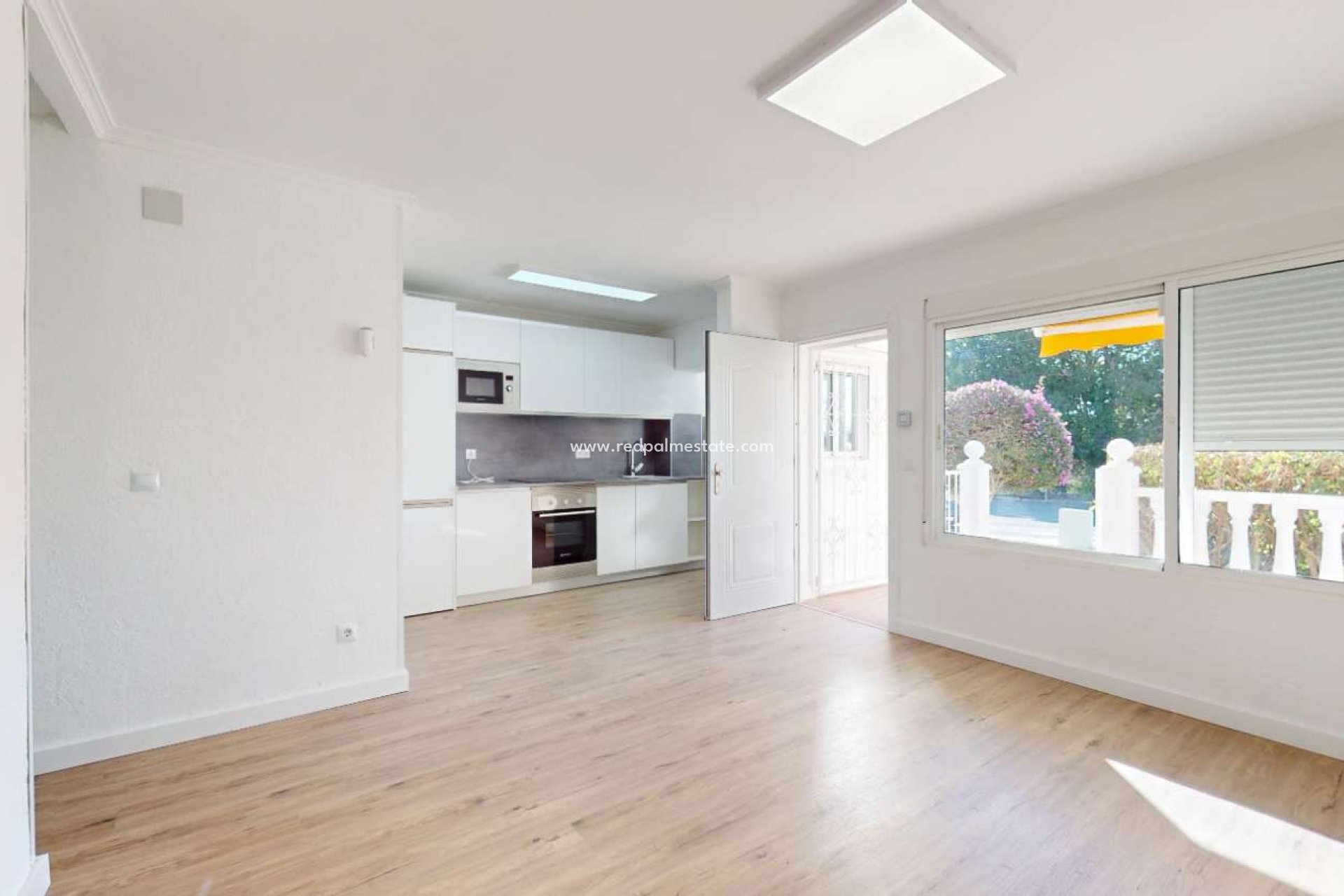 Resale - Bungalow -
Orihuela Costa - Inland