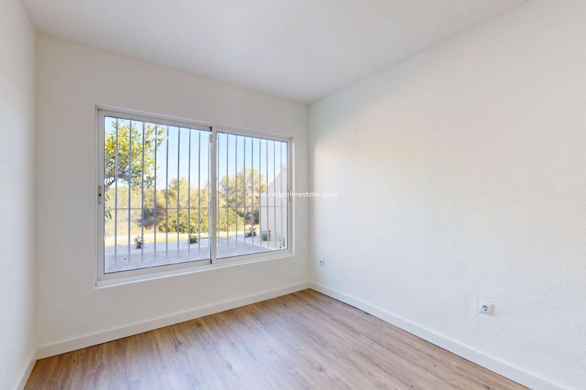 Resale - Bungalow -
Orihuela Costa - Inland
