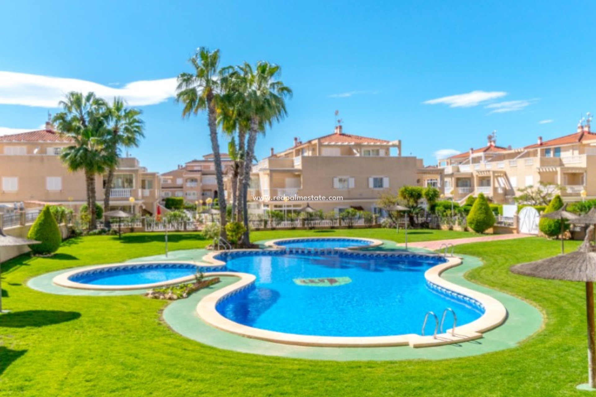 Resale - Bungalow -
Orihuela Costa - Inland