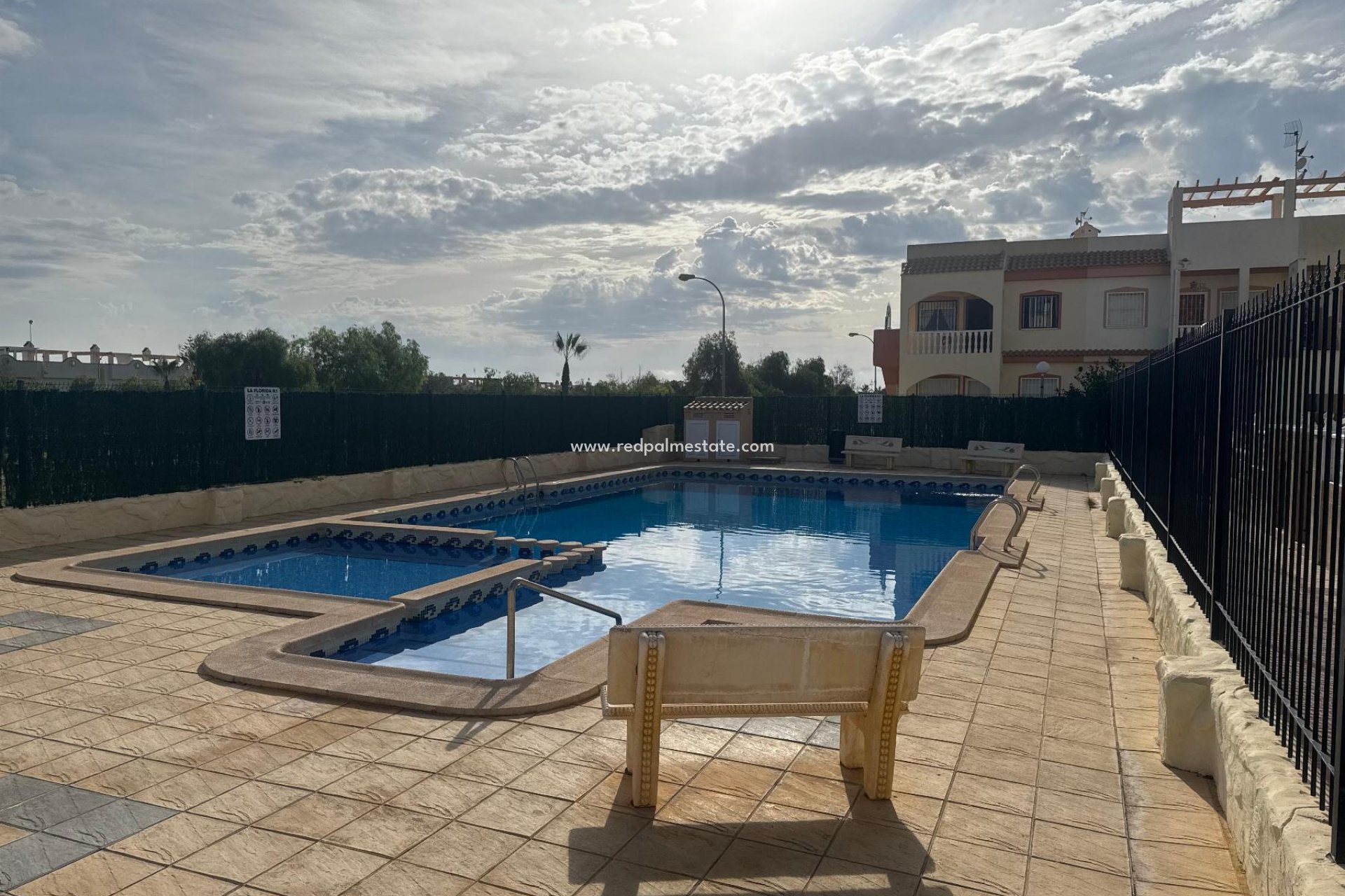 Resale - Bungalow -
Orihuela Costa - La Florida