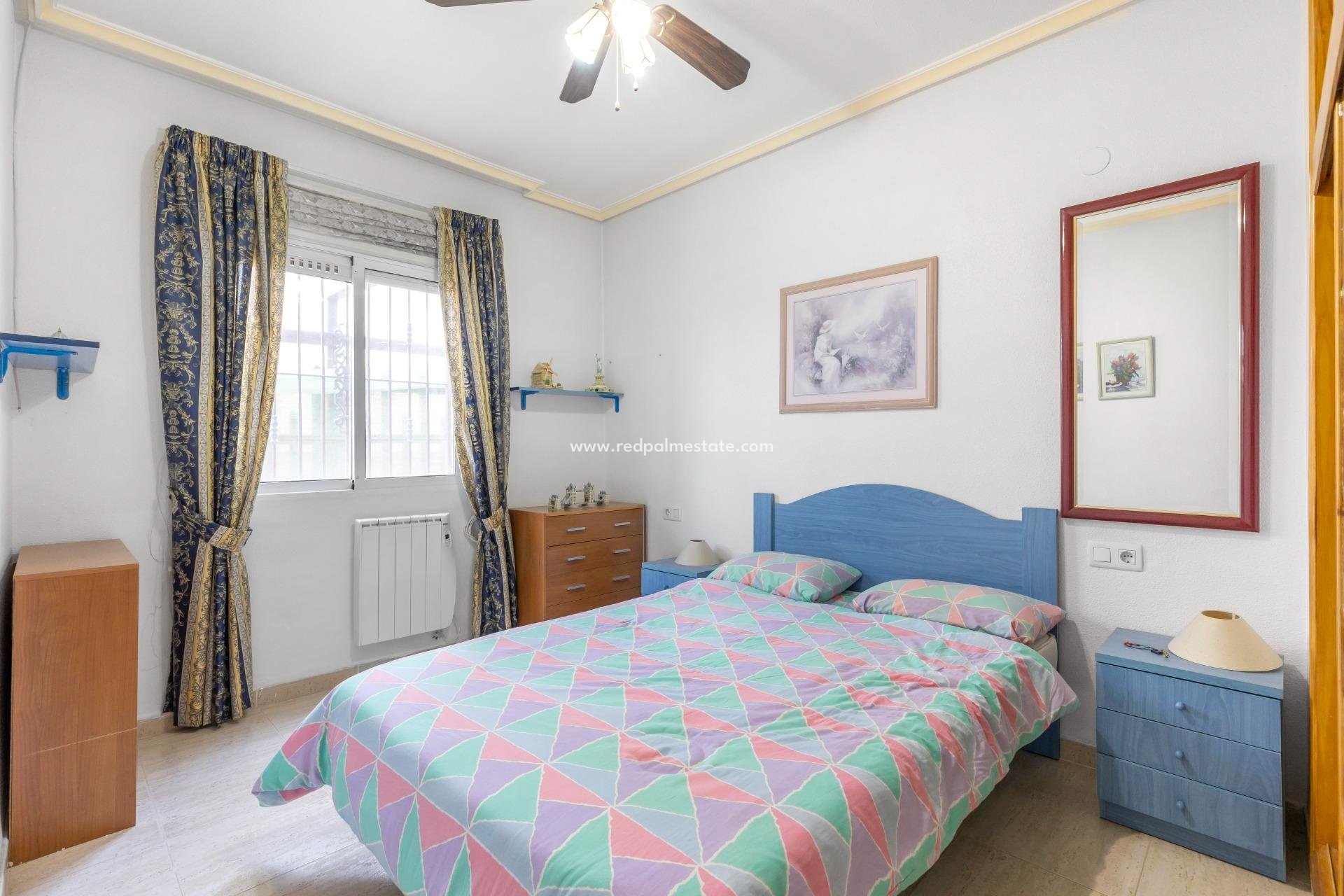 Resale - Bungalow -
Orihuela Costa - La Florida