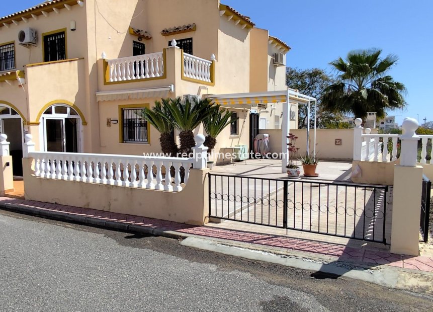 Resale - Bungalow -
Orihuela Costa - La Florida