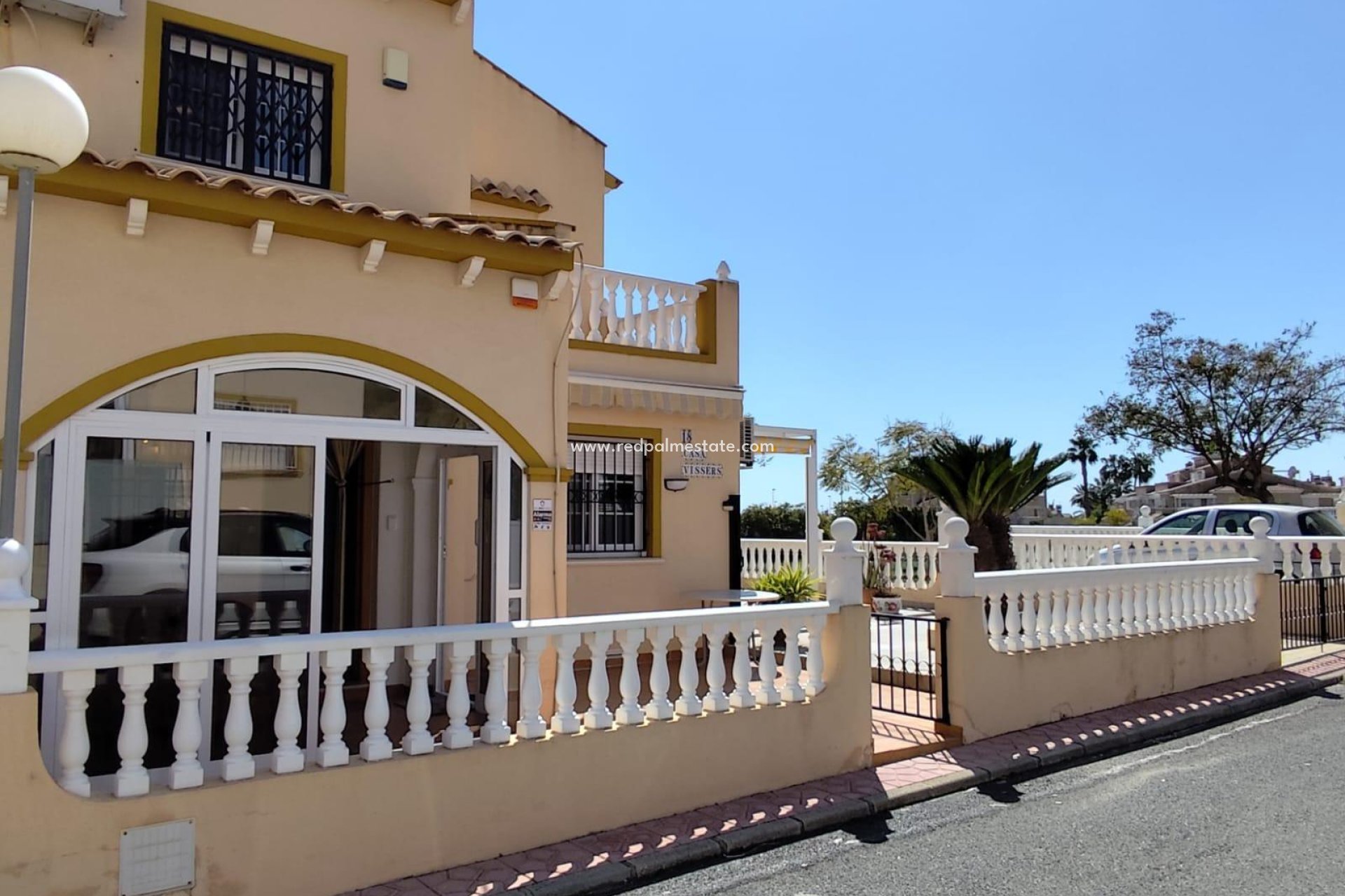 Resale - Bungalow -
Orihuela Costa - La Florida