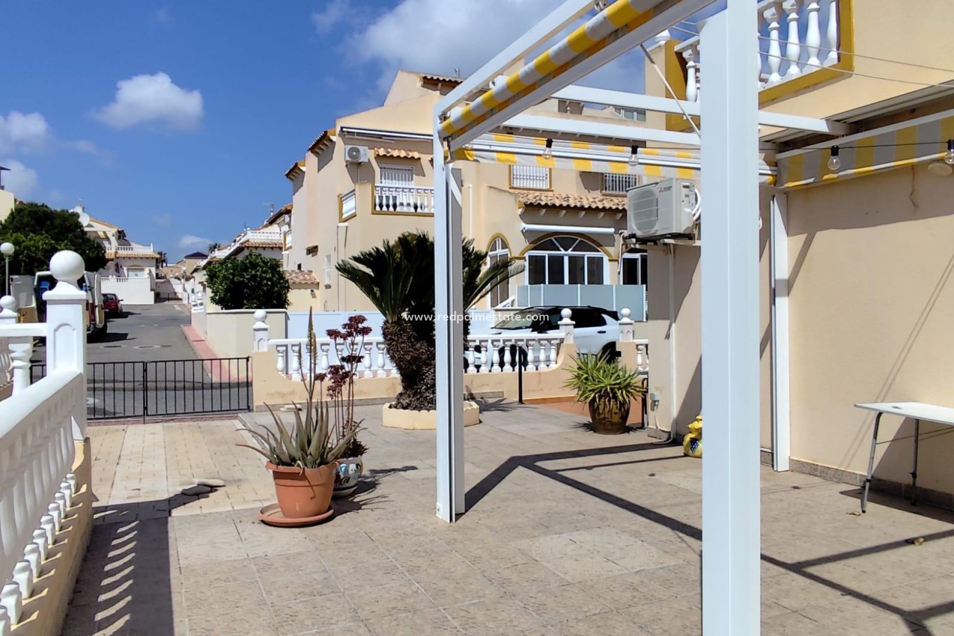 Resale - Bungalow -
Orihuela Costa - La Florida
