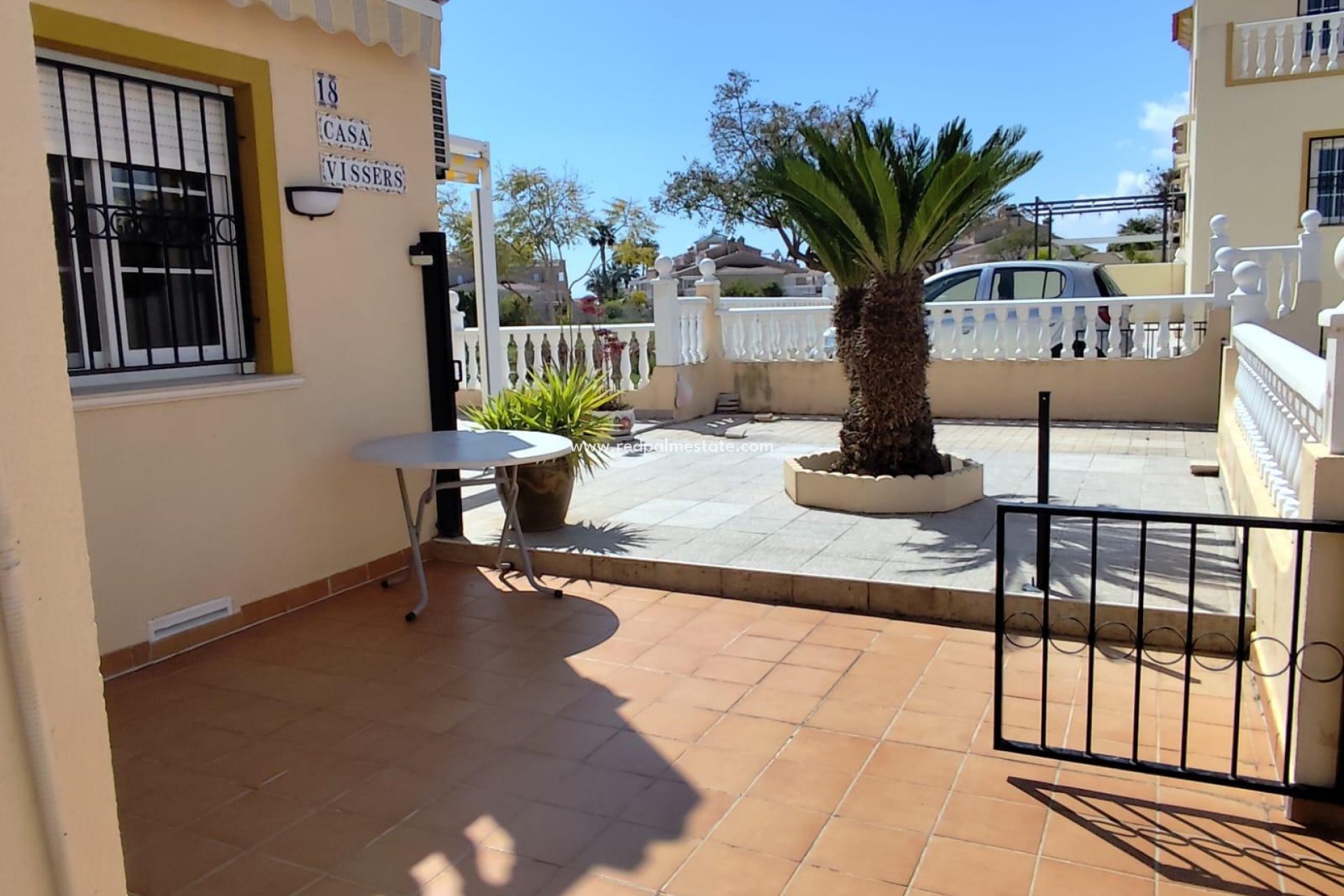 Resale - Bungalow -
Orihuela Costa - La Florida