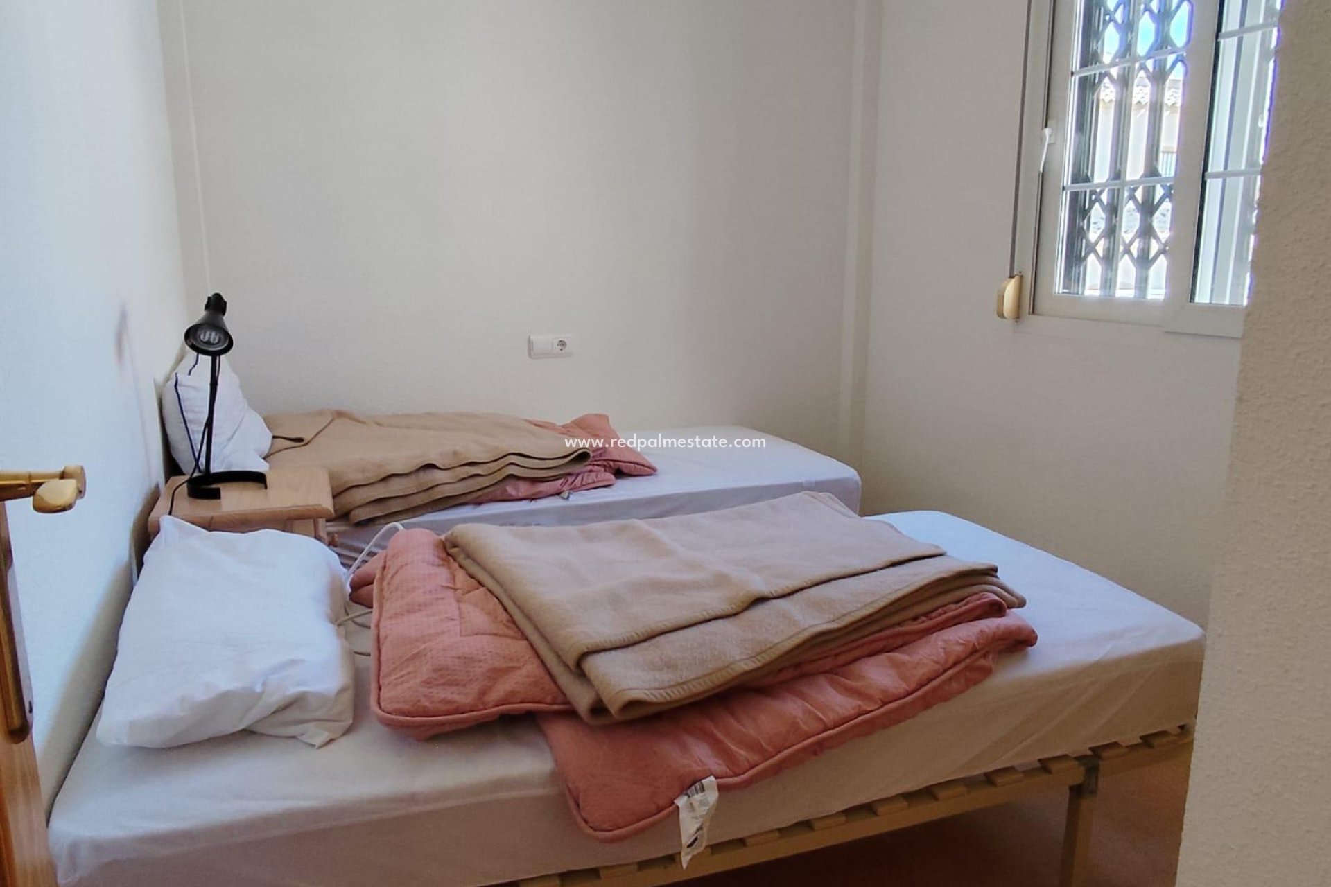 Resale - Bungalow -
Orihuela Costa - La Florida