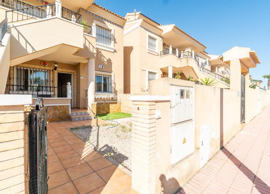 Resale - Bungalow -
Orihuela Costa - La Florida