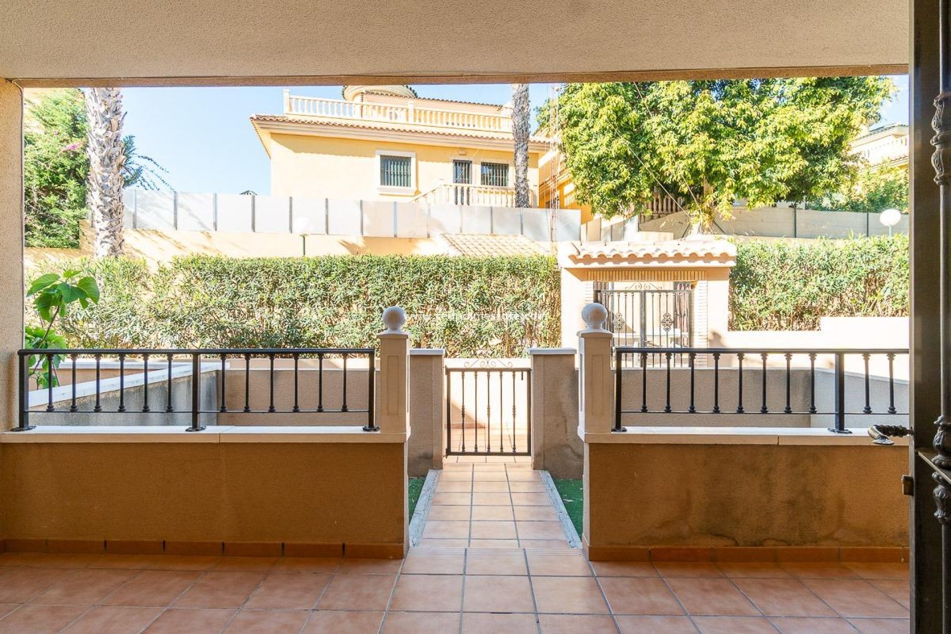 Resale - Bungalow -
Orihuela Costa - La Florida