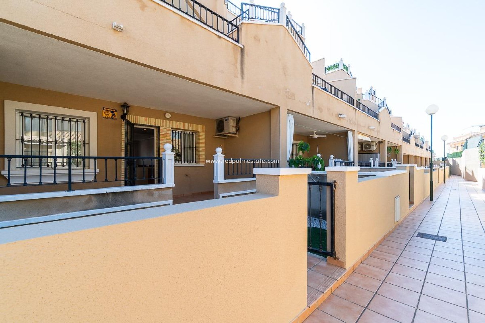 Resale - Bungalow -
Orihuela Costa - La Florida