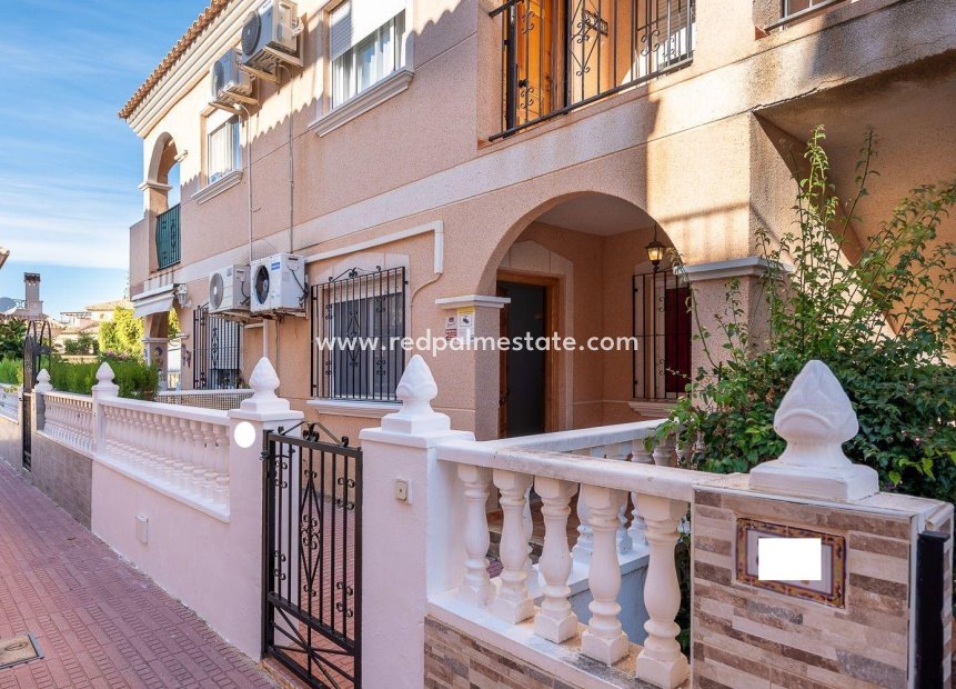 Resale - Bungalow -
Orihuela Costa - La Regia