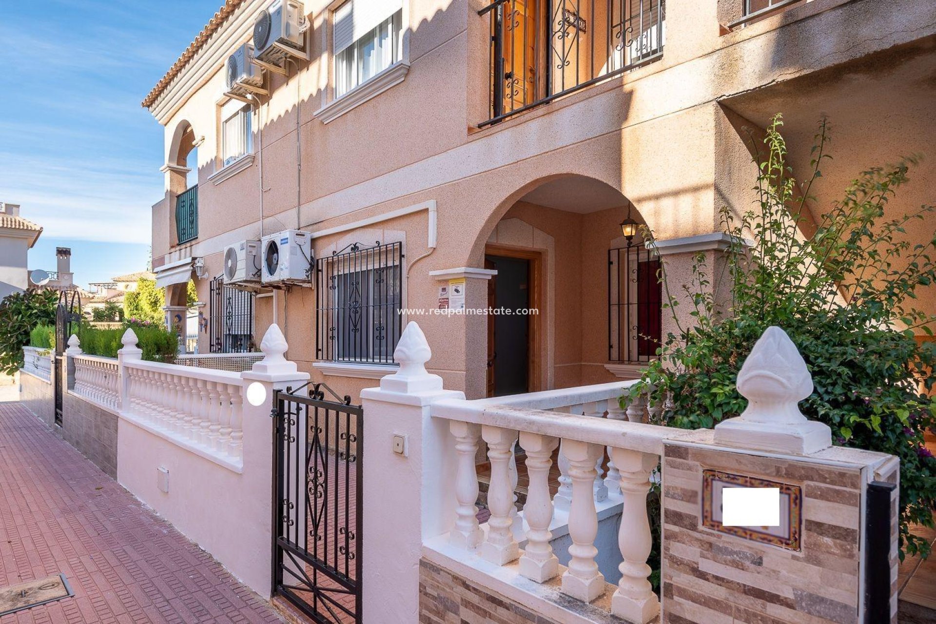 Resale - Bungalow -
Orihuela Costa - La Regia