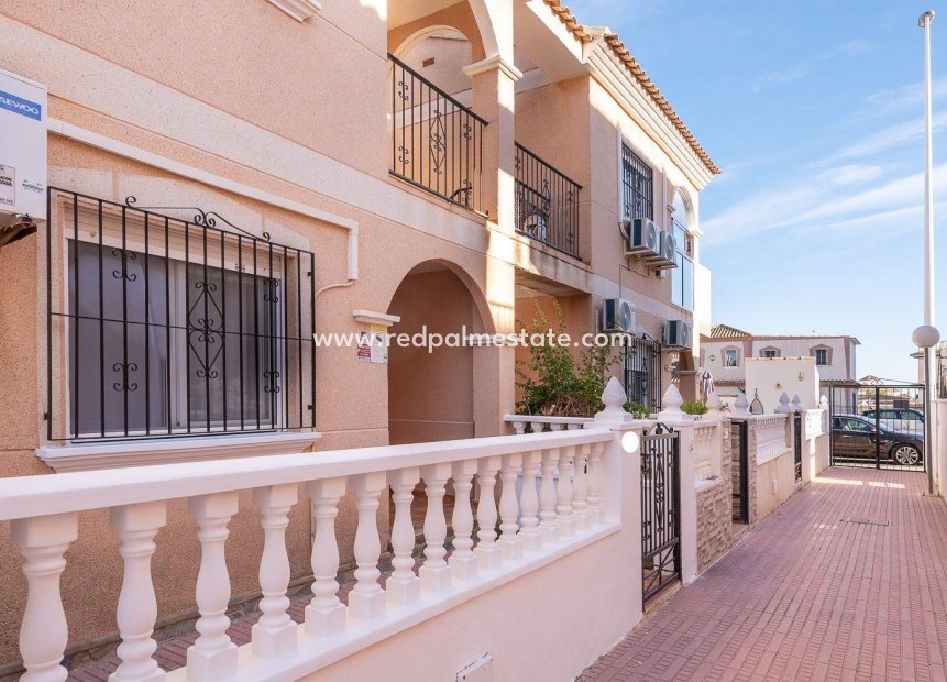 Resale - Bungalow -
Orihuela Costa - La Regia