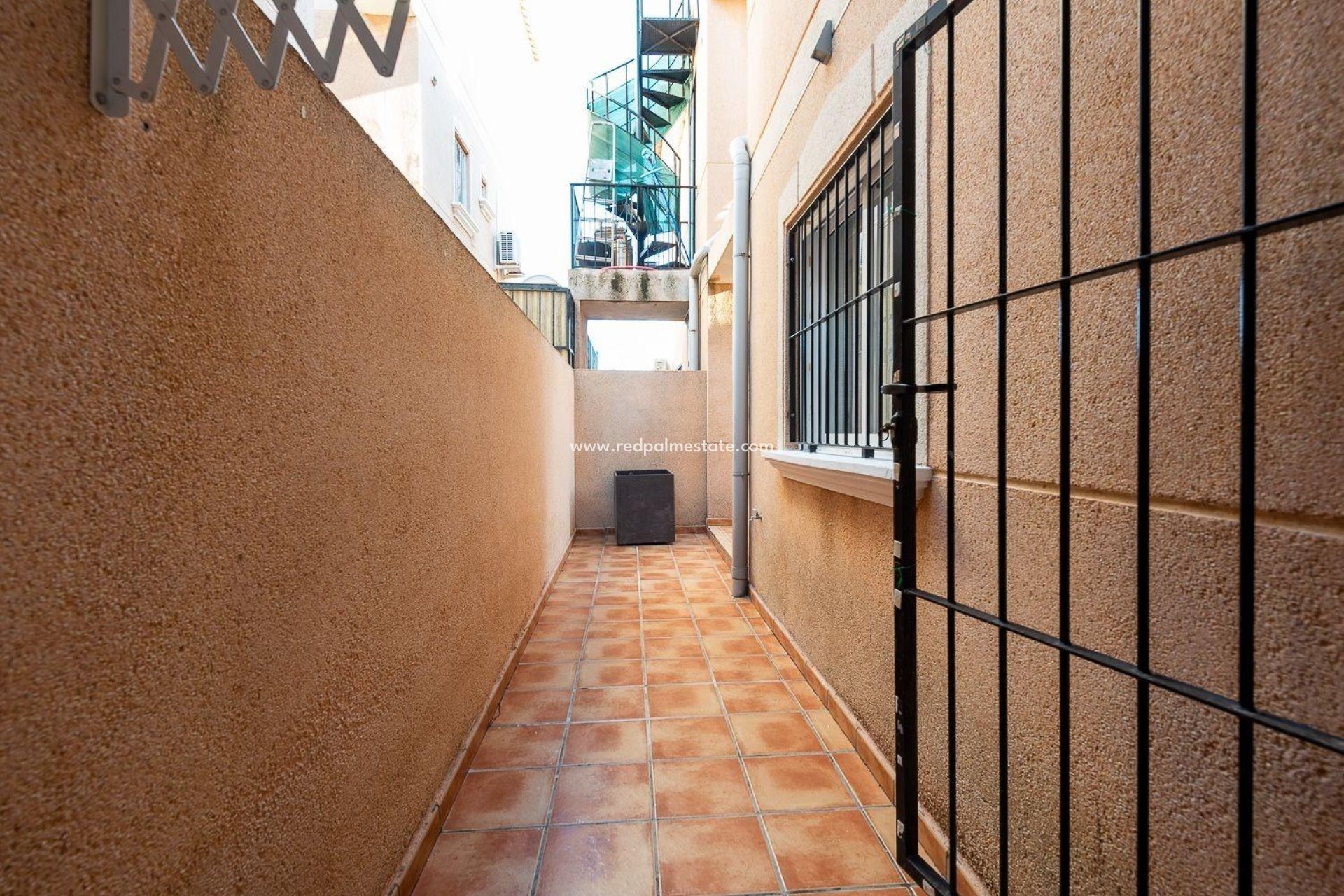 Resale - Bungalow -
Orihuela Costa - La Regia