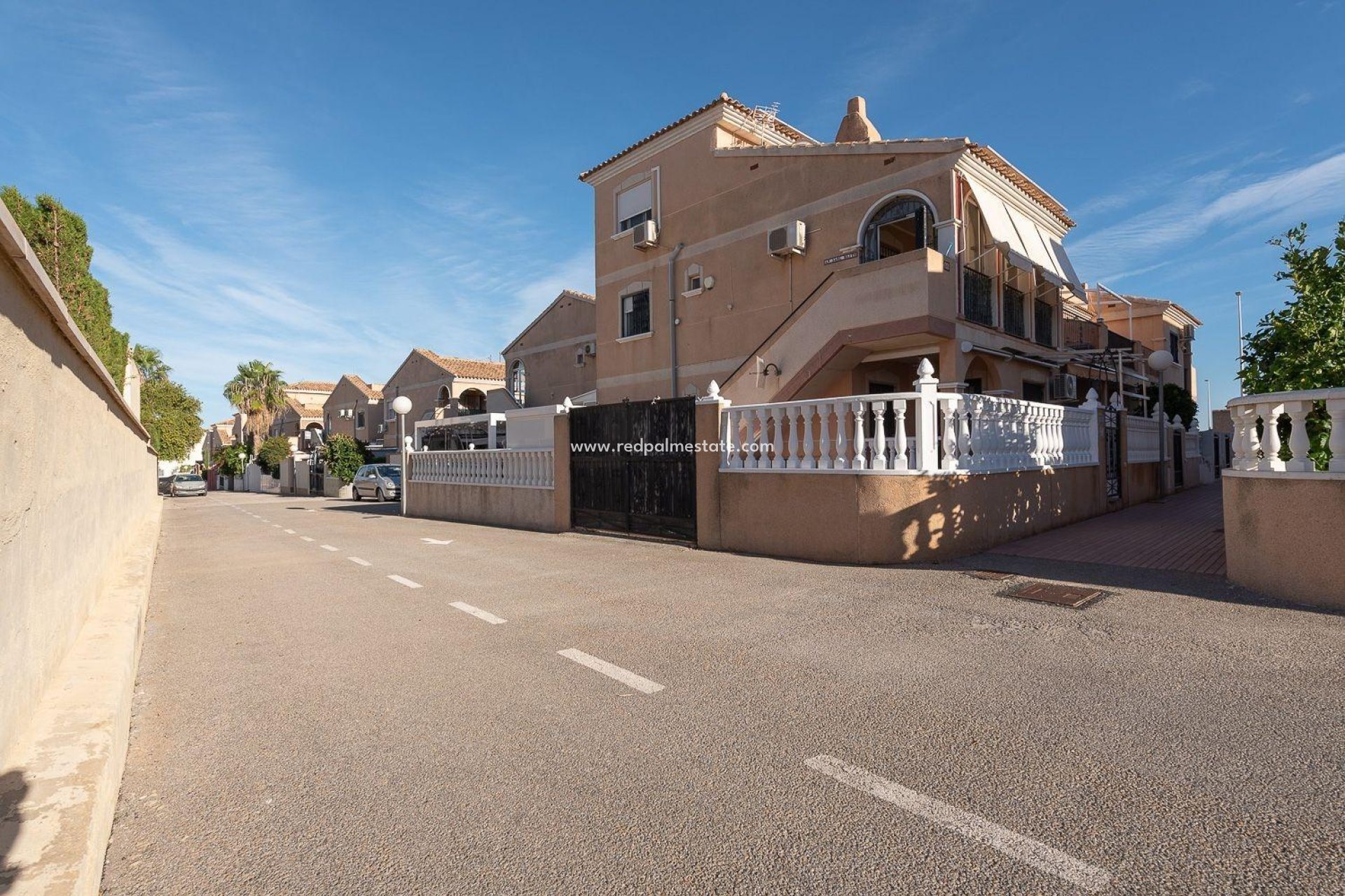 Resale - Bungalow -
Orihuela Costa - La Regia