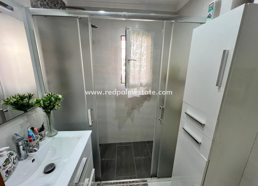 Resale - Bungalow -
Orihuela Costa - La Zenia