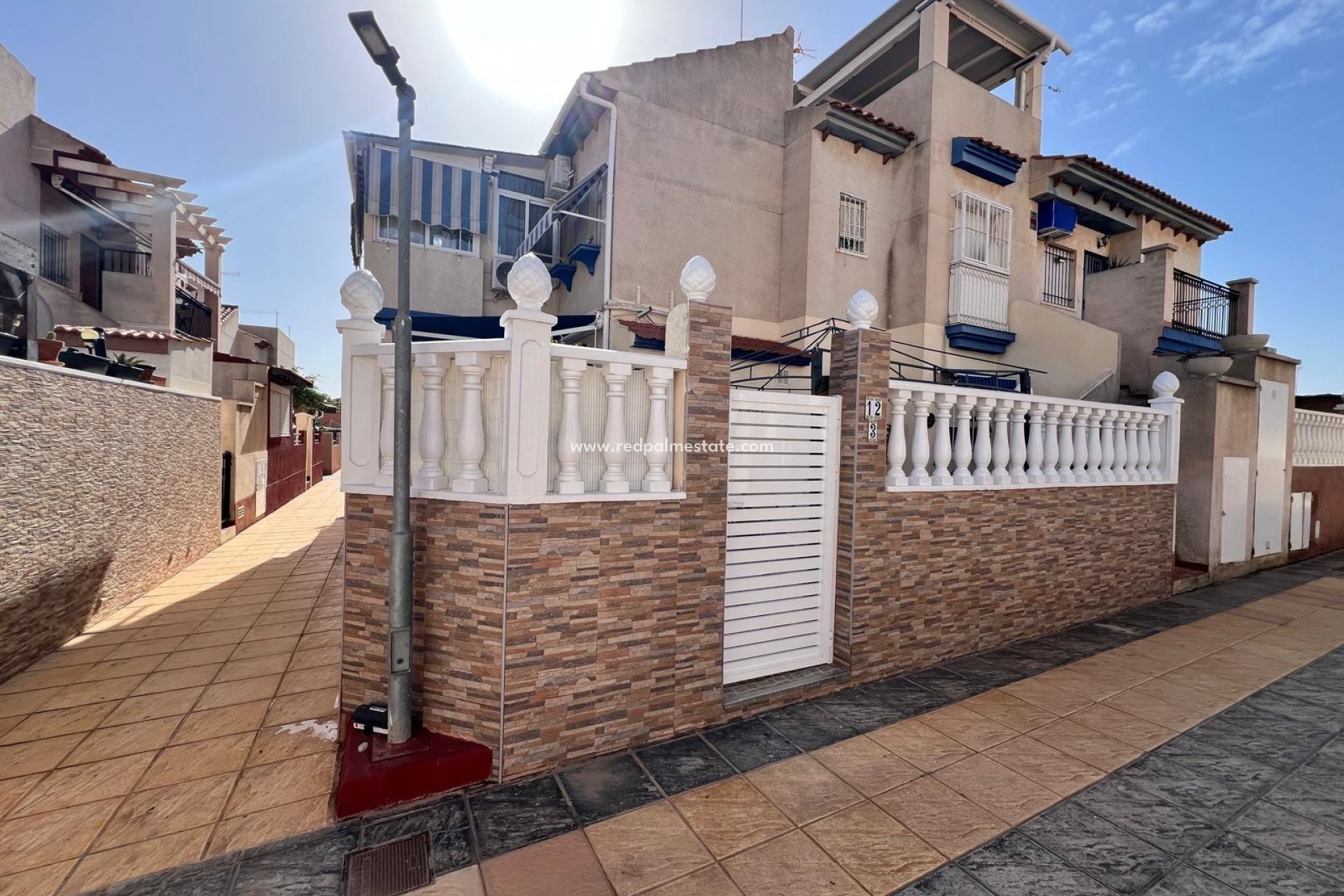 Resale - Bungalow -
Orihuela Costa - La Zenia