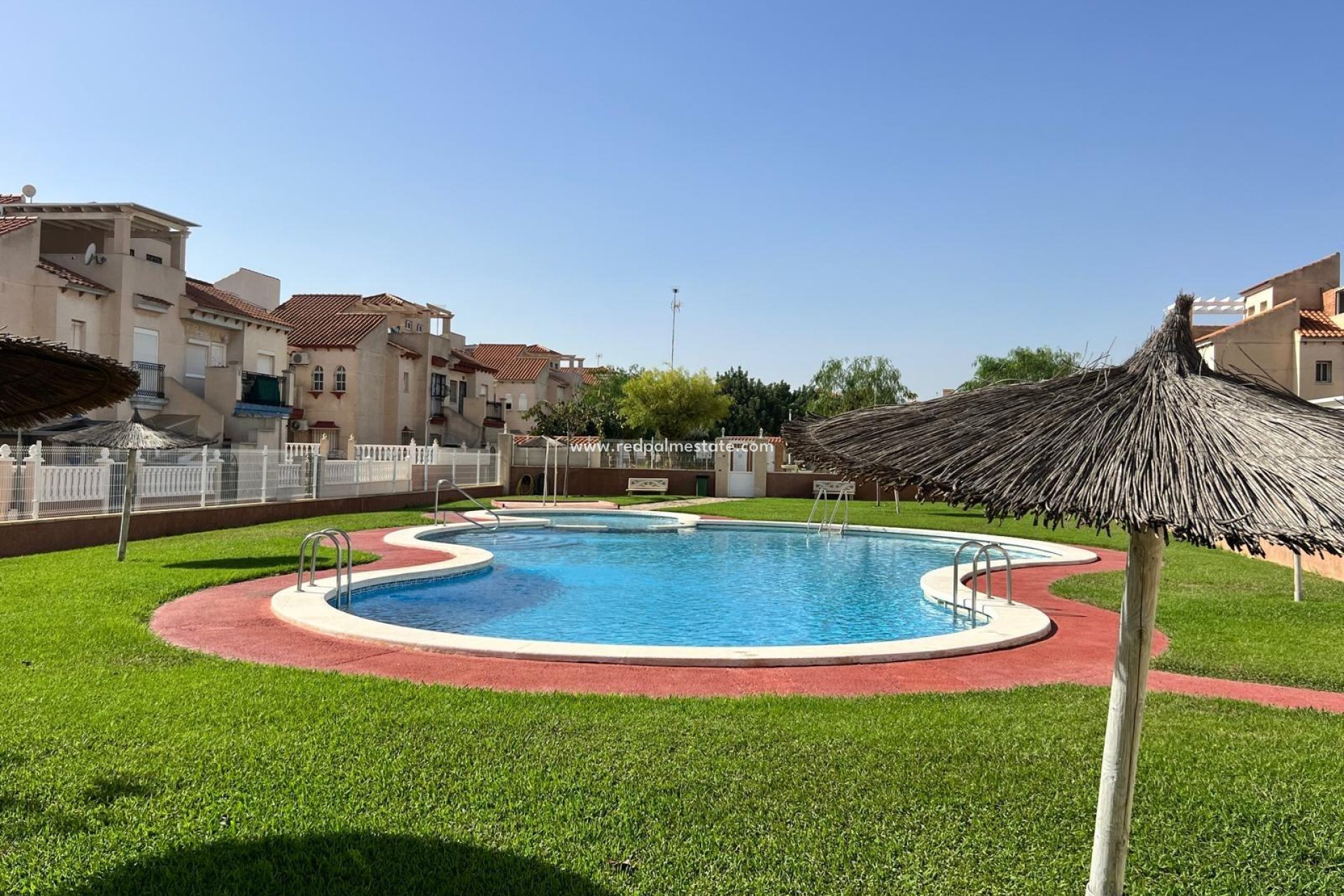 Resale - Bungalow -
Orihuela Costa - La Zenia