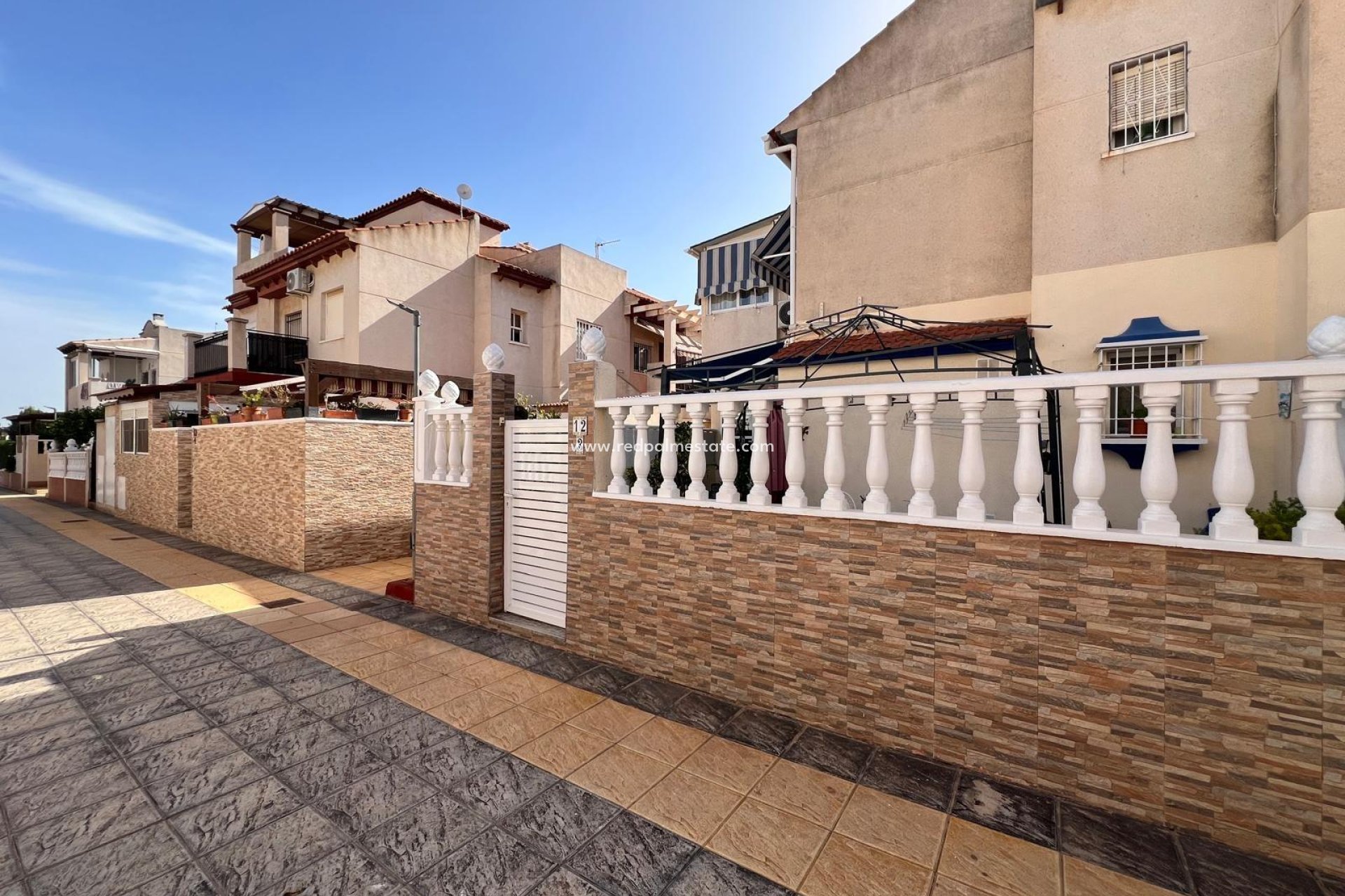 Resale - Bungalow -
Orihuela Costa - La Zenia