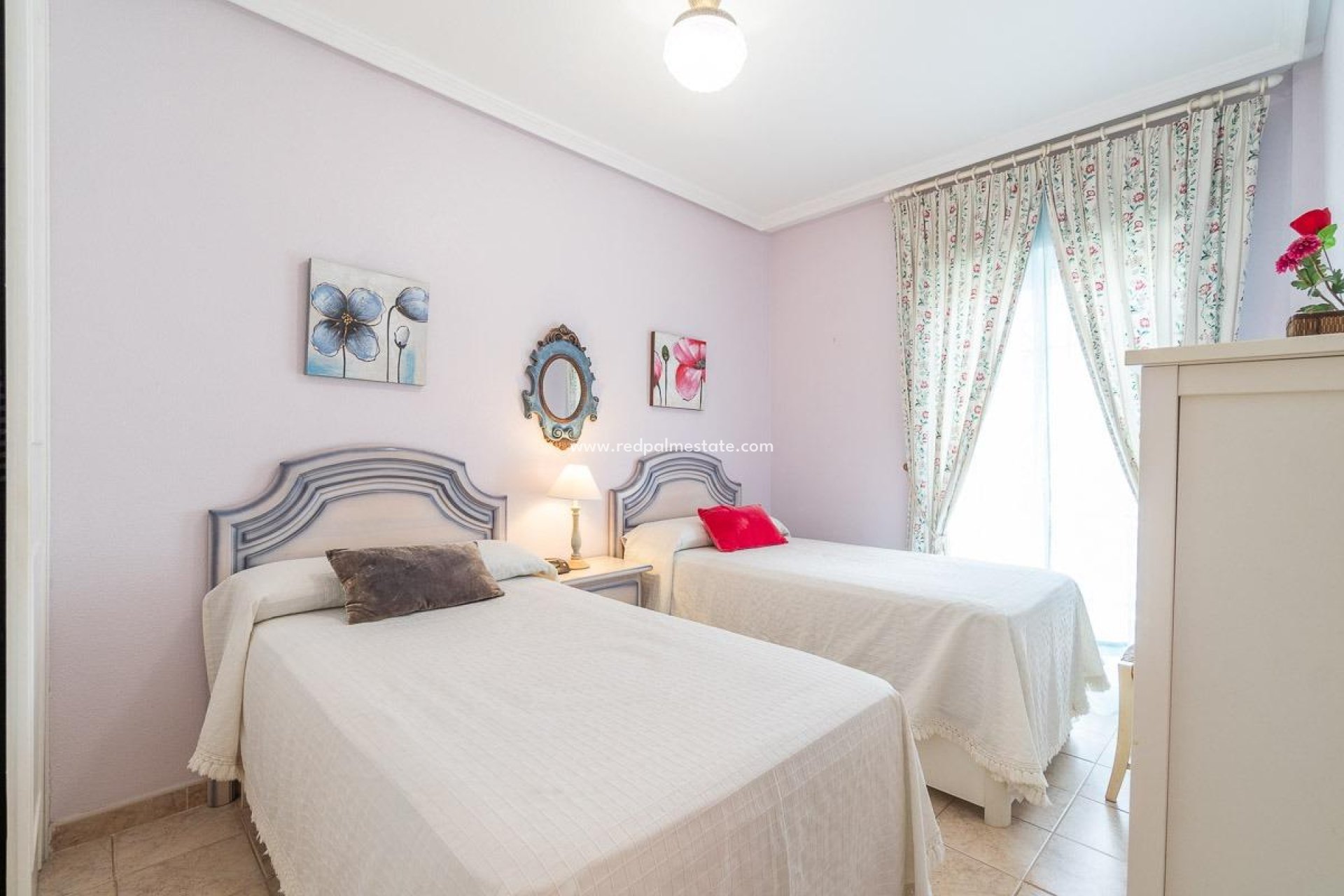 Resale - Bungalow -
Orihuela Costa - La Zenia