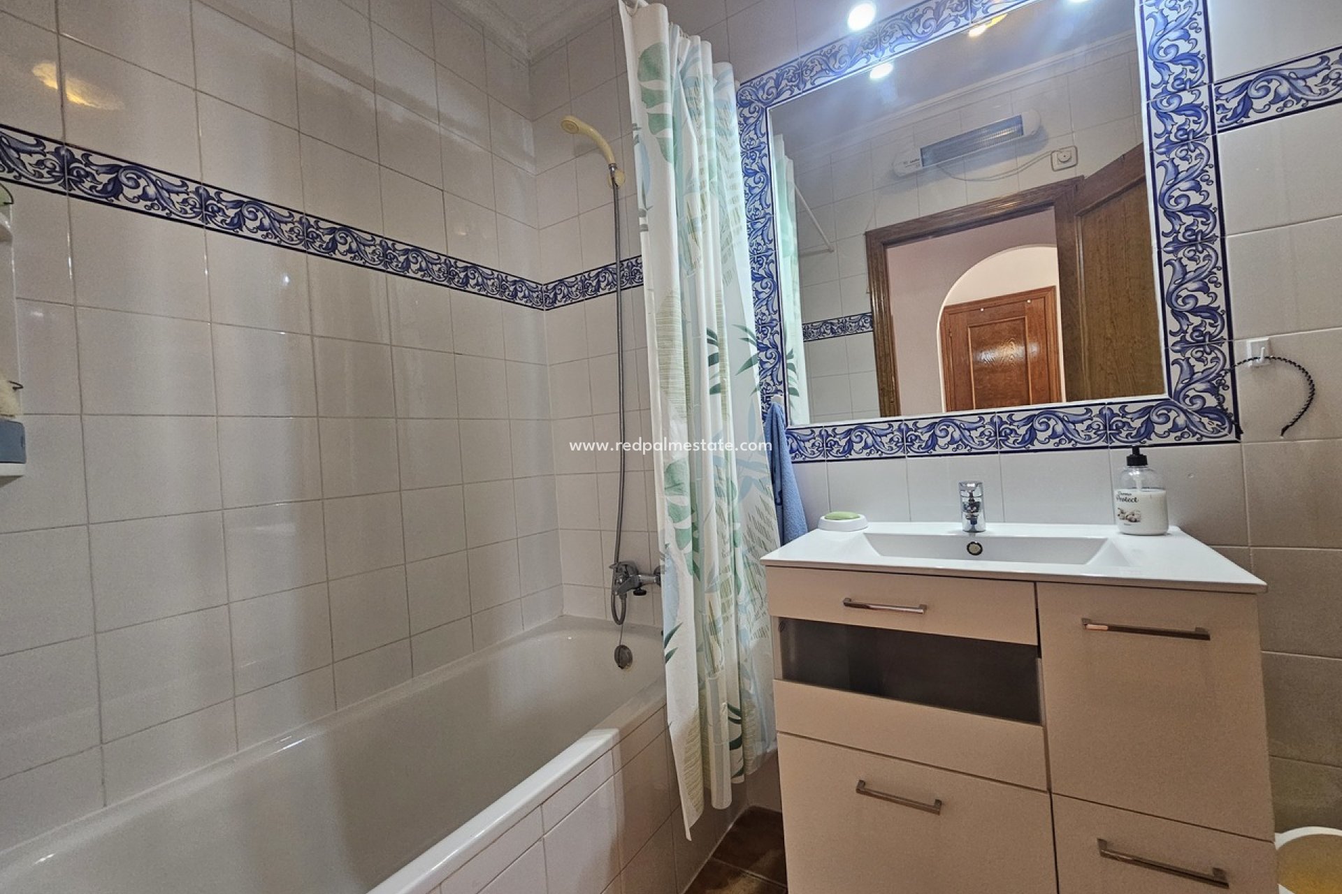 Resale - Bungalow -
Orihuela Costa - La Zenia