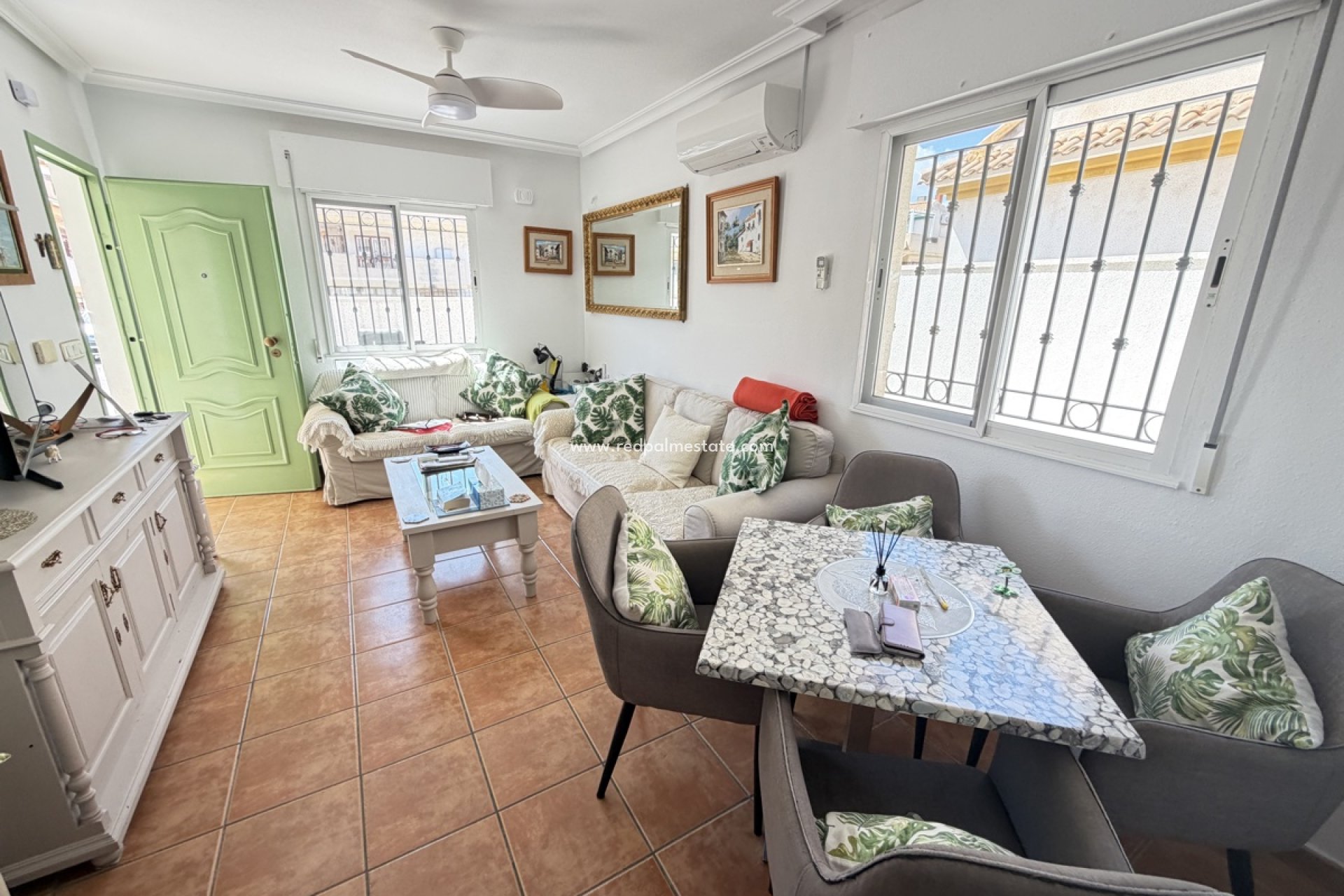 Resale - Bungalow -
Orihuela Costa - La Zenia