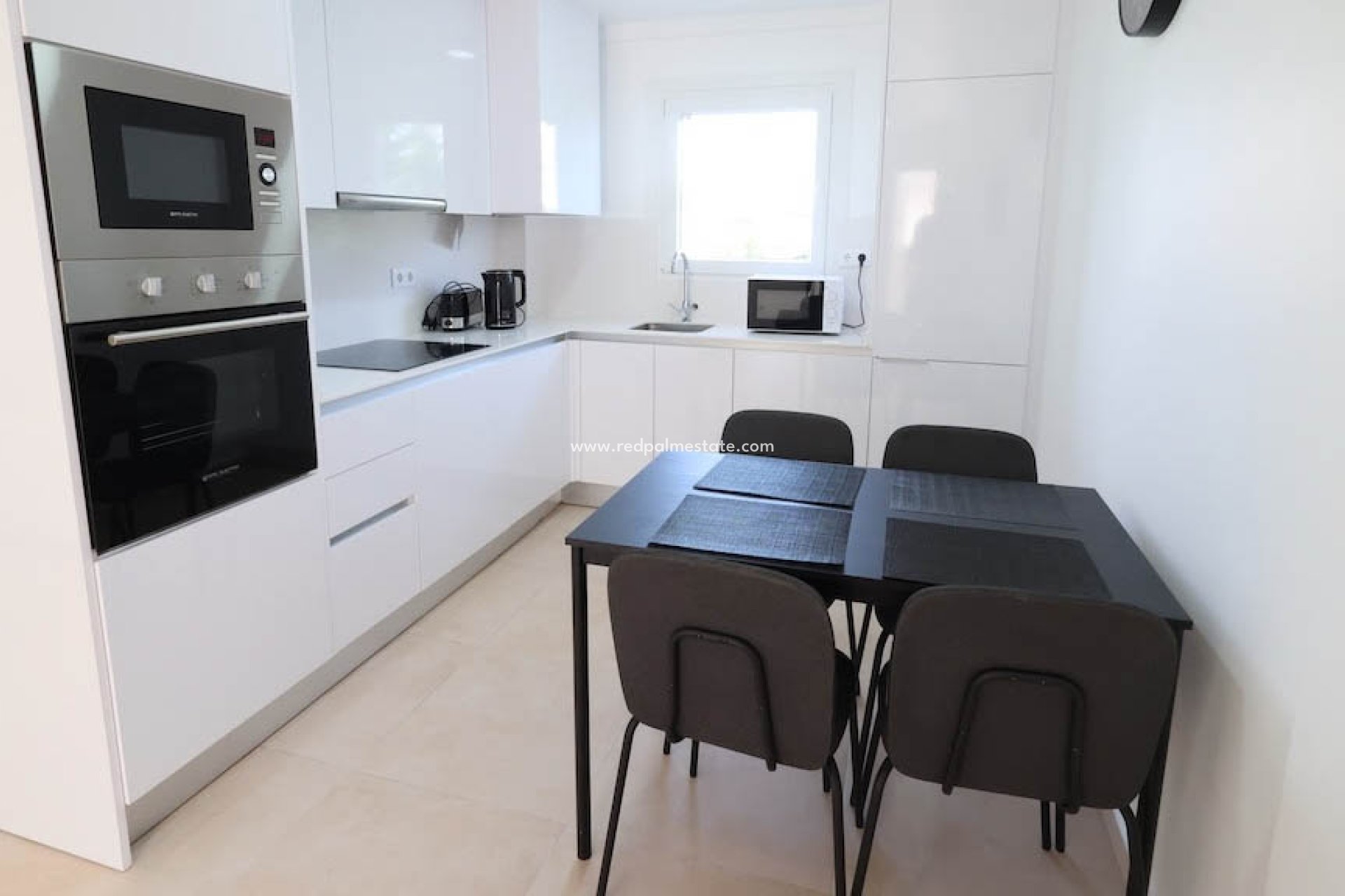 Resale - Bungalow -
Orihuela Costa - La Zenia
