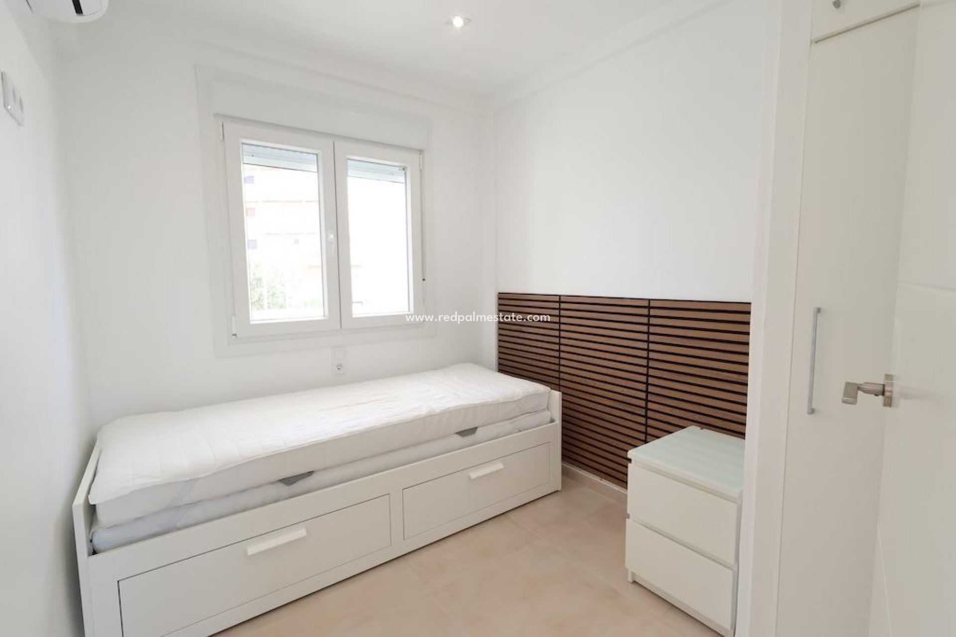 Resale - Bungalow -
Orihuela Costa - La Zenia
